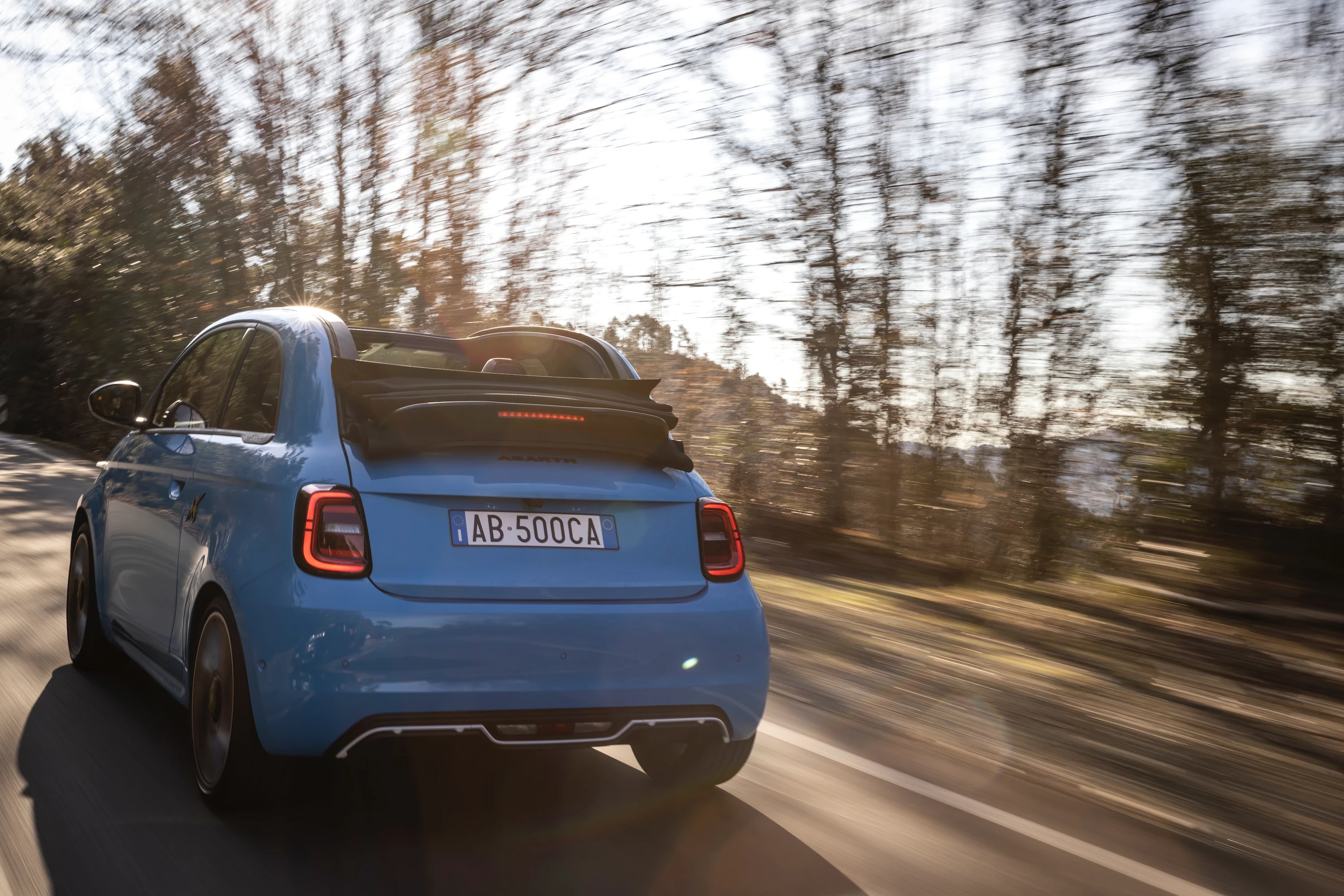 Abarth 500e Cabrio exterior view