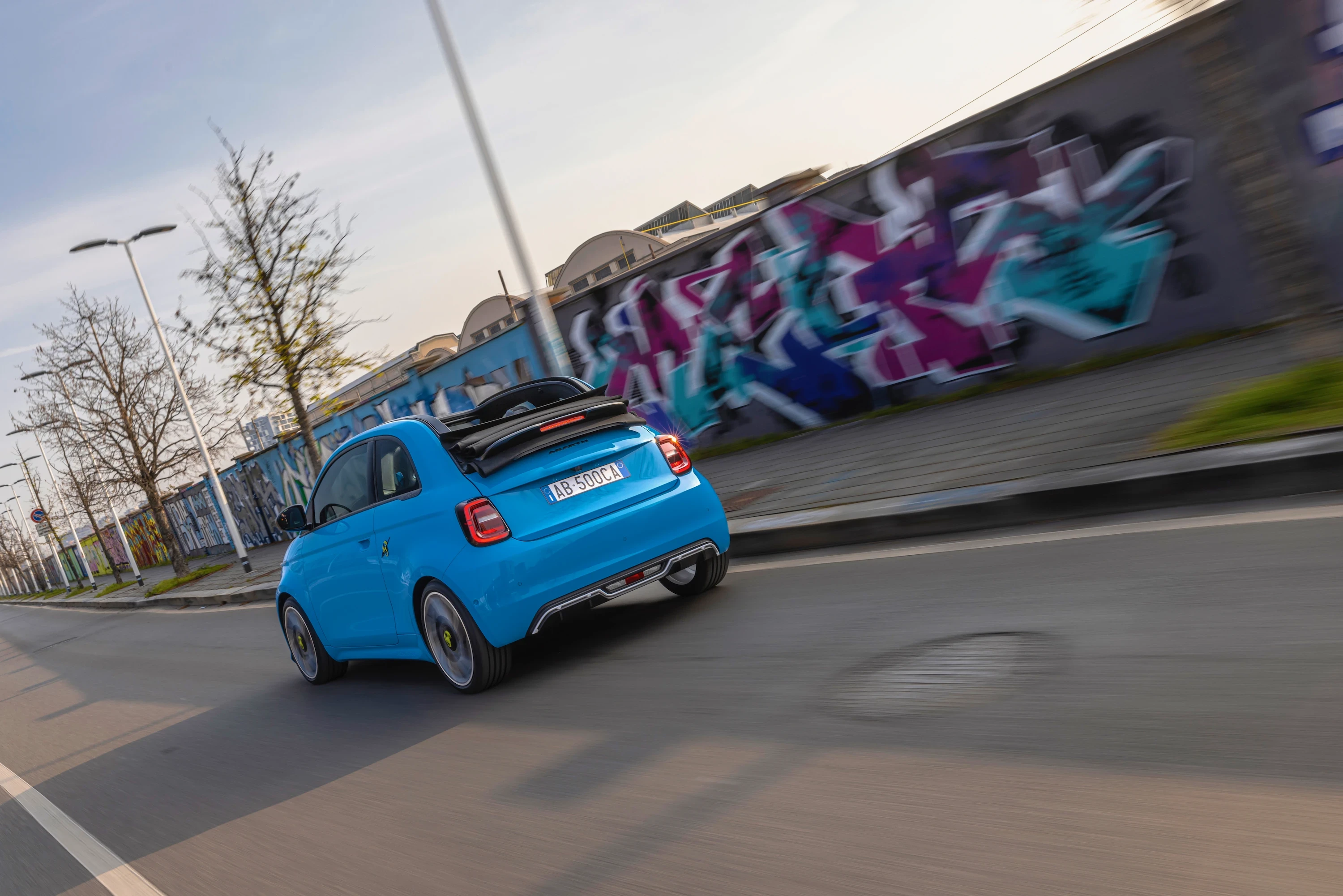 Abarth 500e Cabrio exterior view