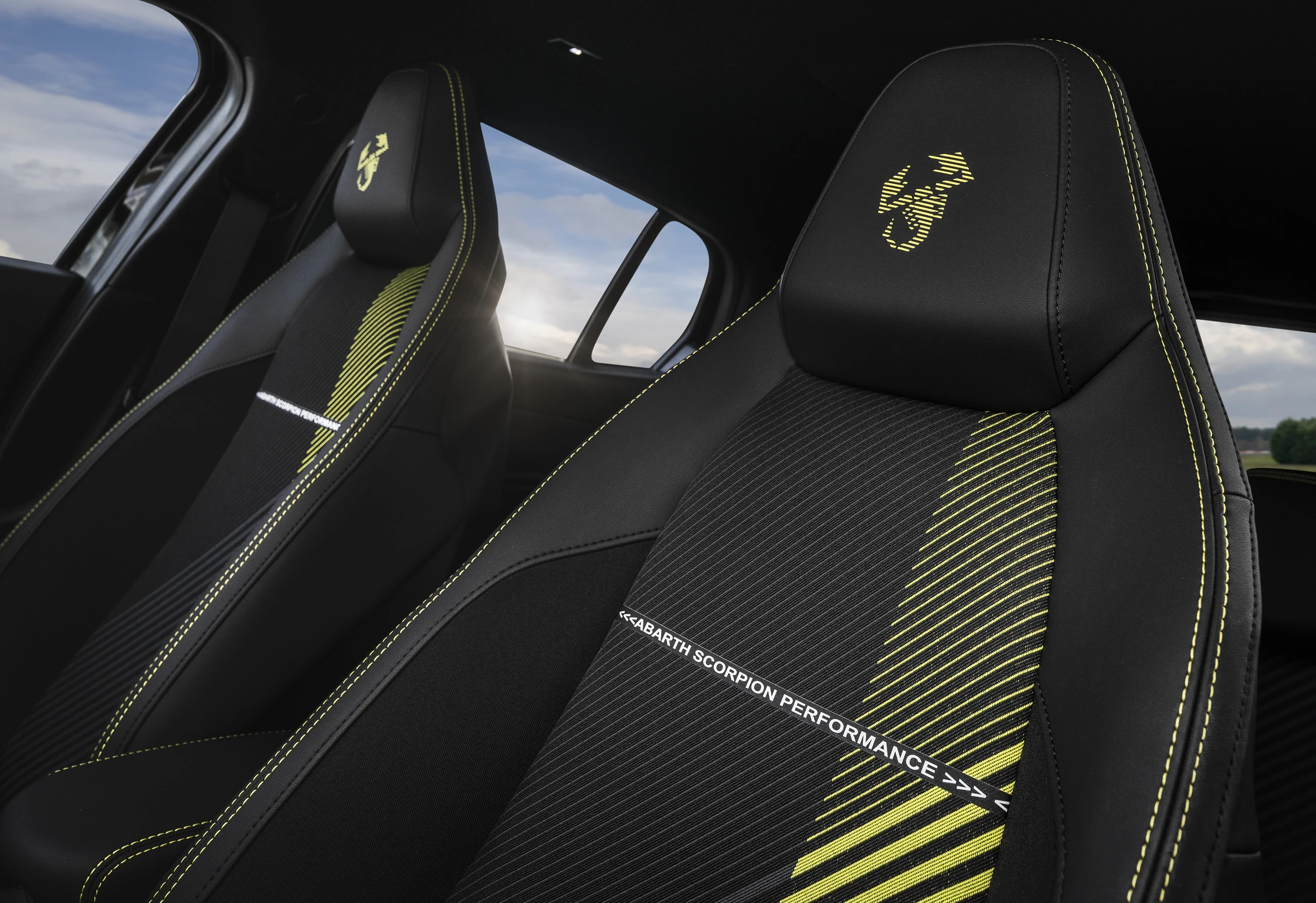 Abarth 600e Turismo frontseats view