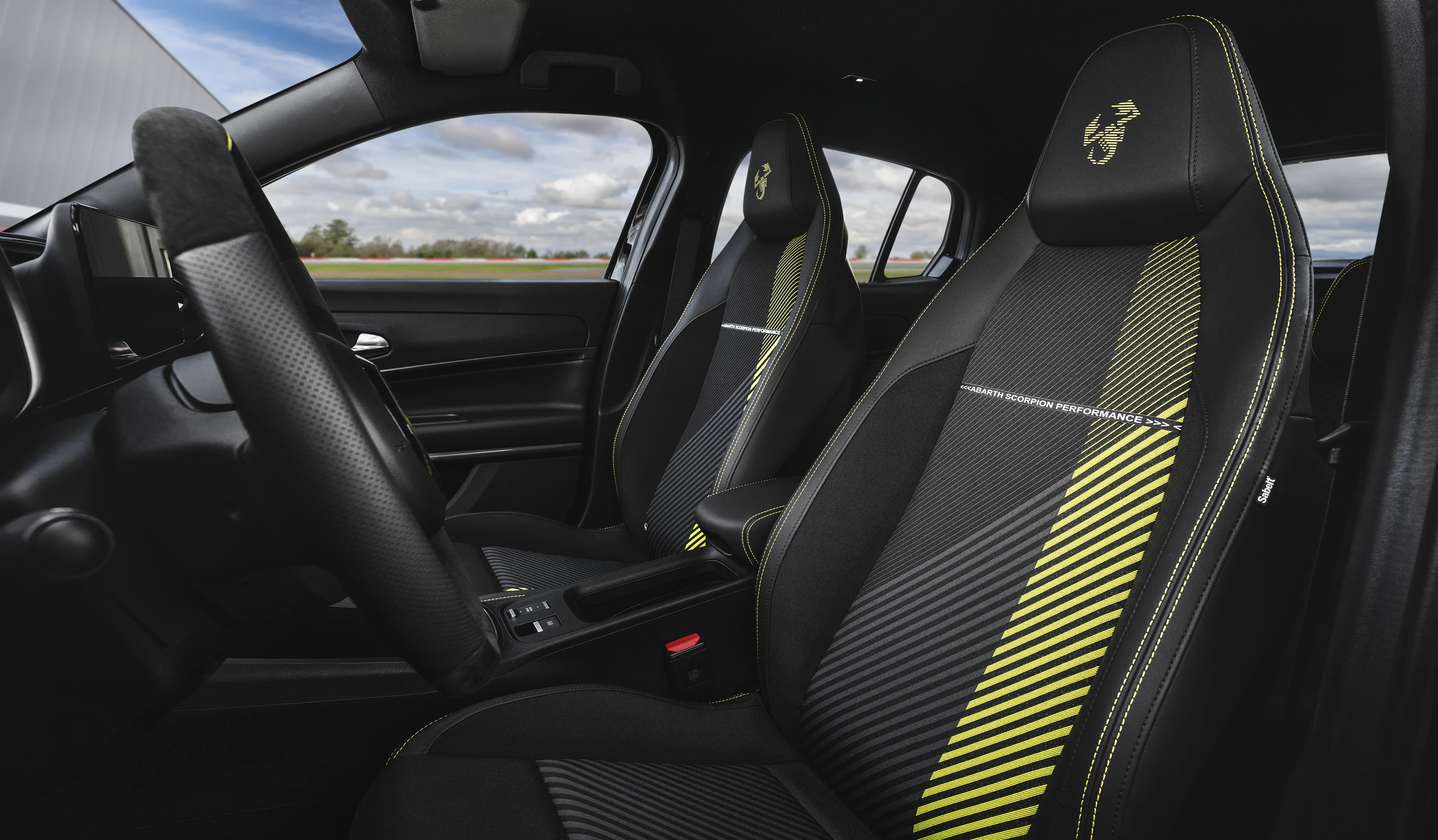 Abarth 600e Turismo frontseats view