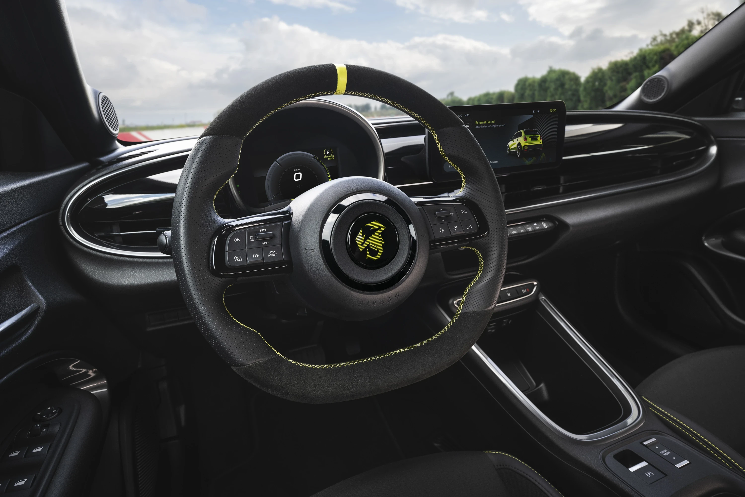 Abarth 600e Turismo screens view