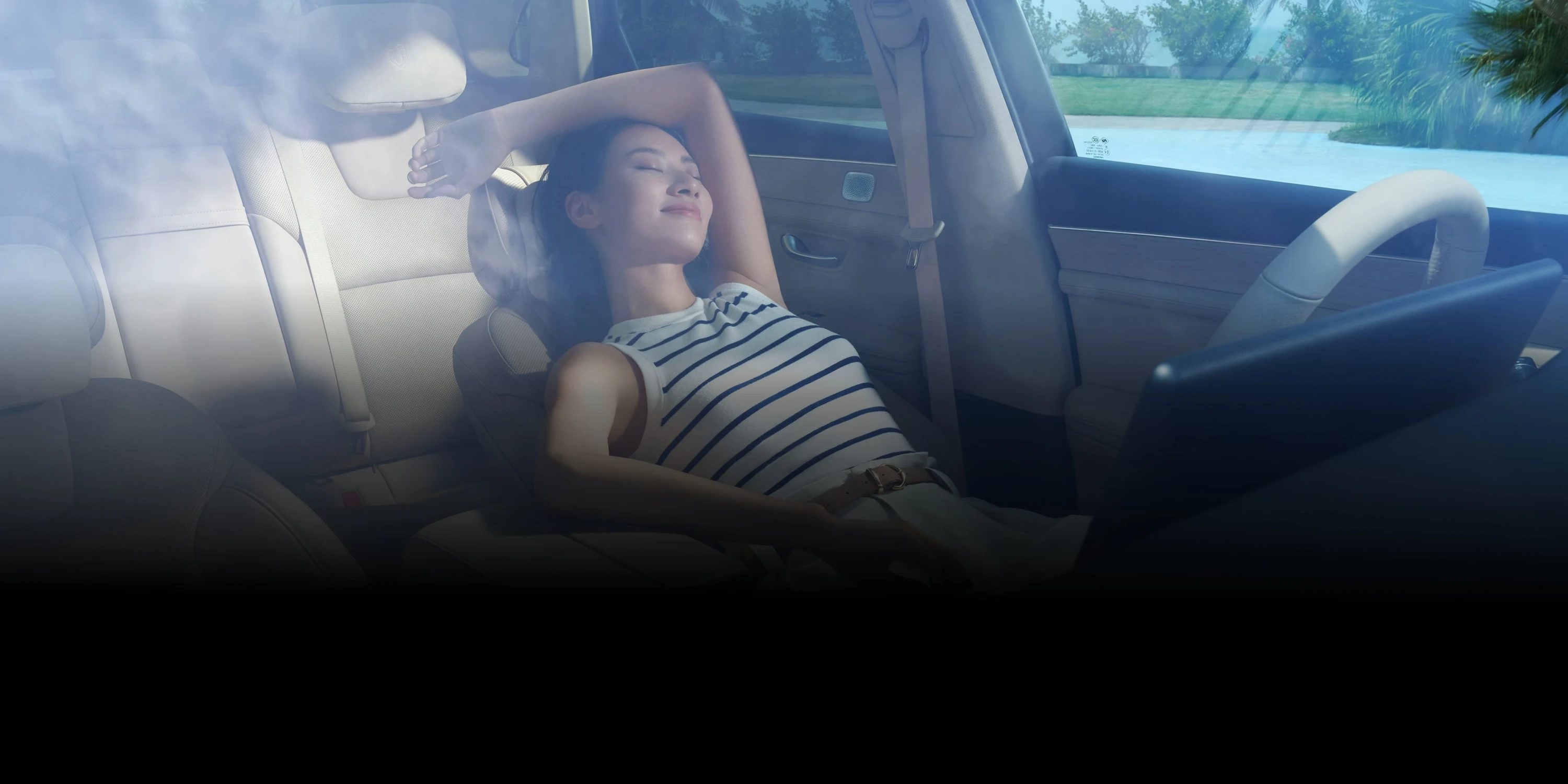 AITO M5 RWD frontseats view