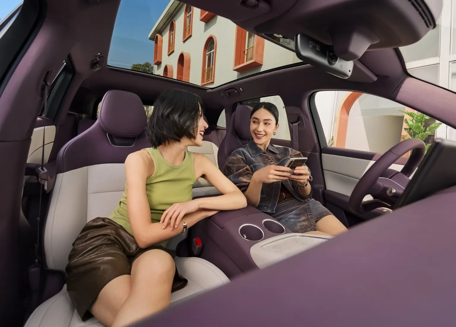AITO M6 AWD frontseats view