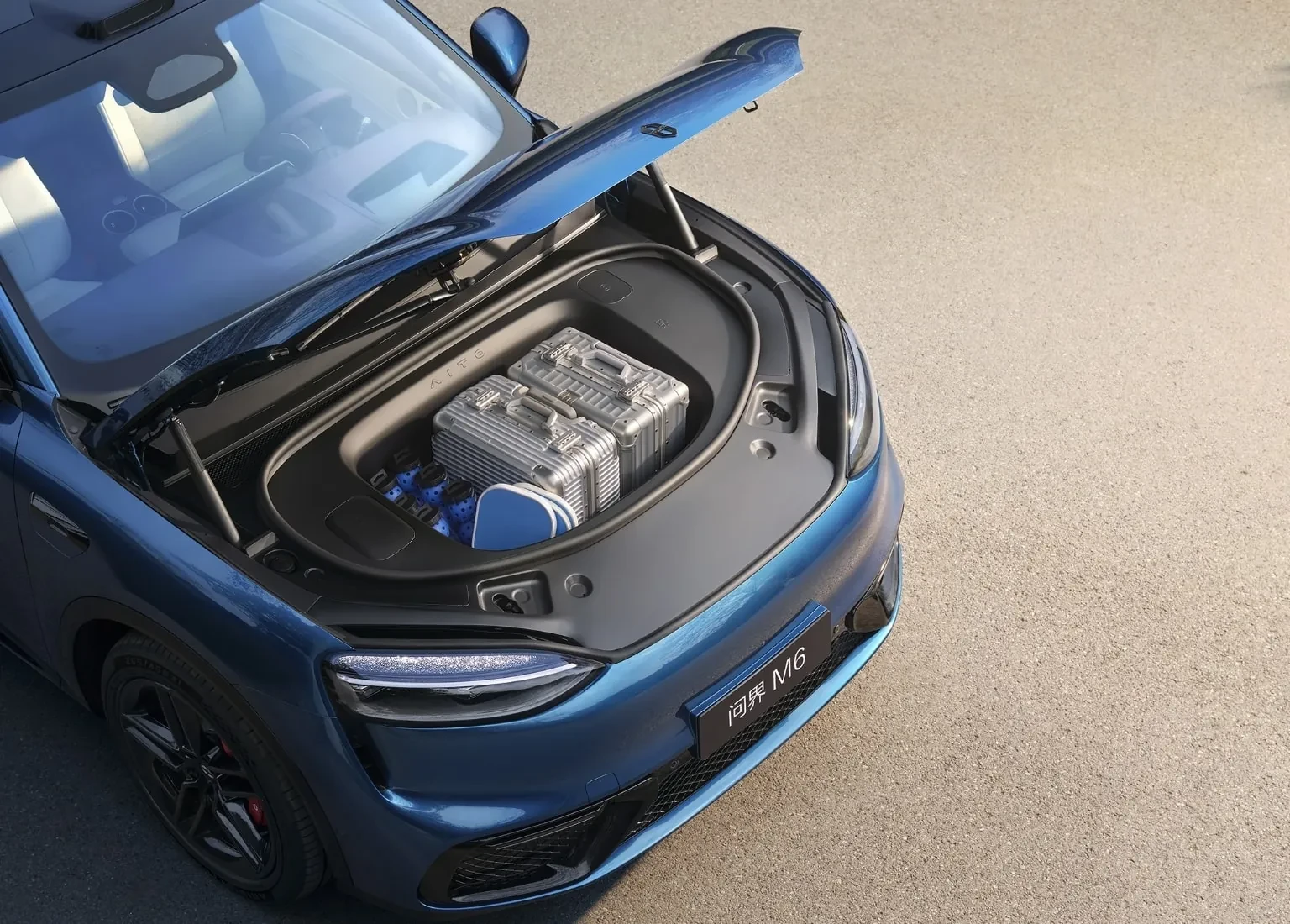 AITO M6 AWD frunk view