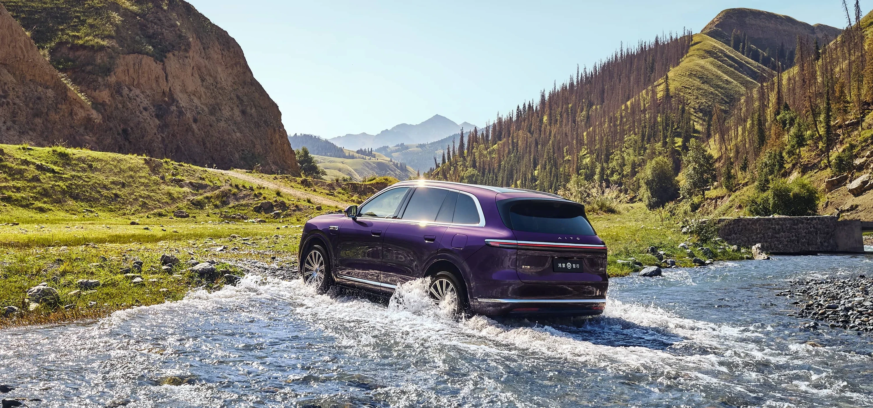 AITO M7 AWD dynamic view