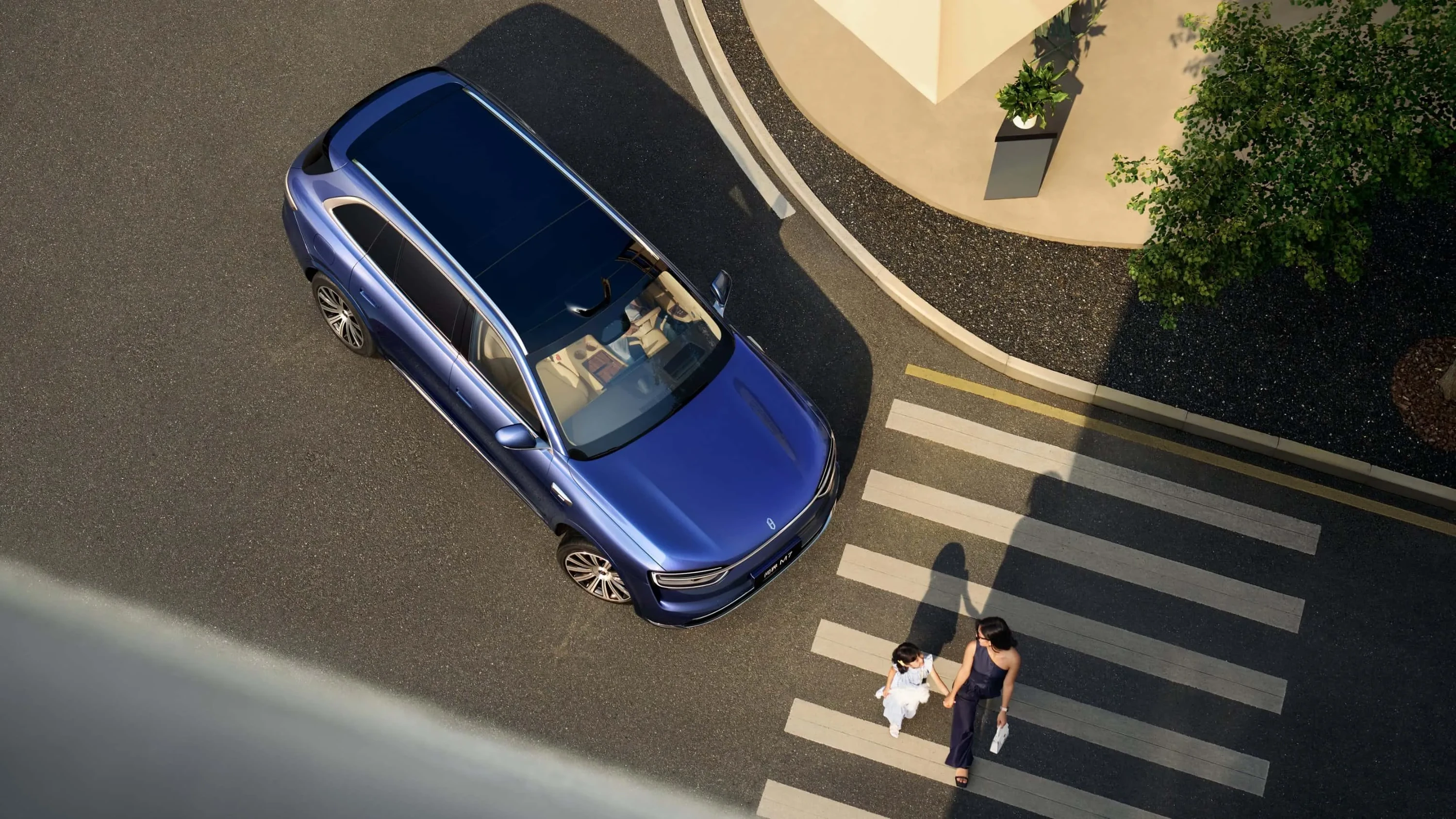 AITO M7 AWD exterior view