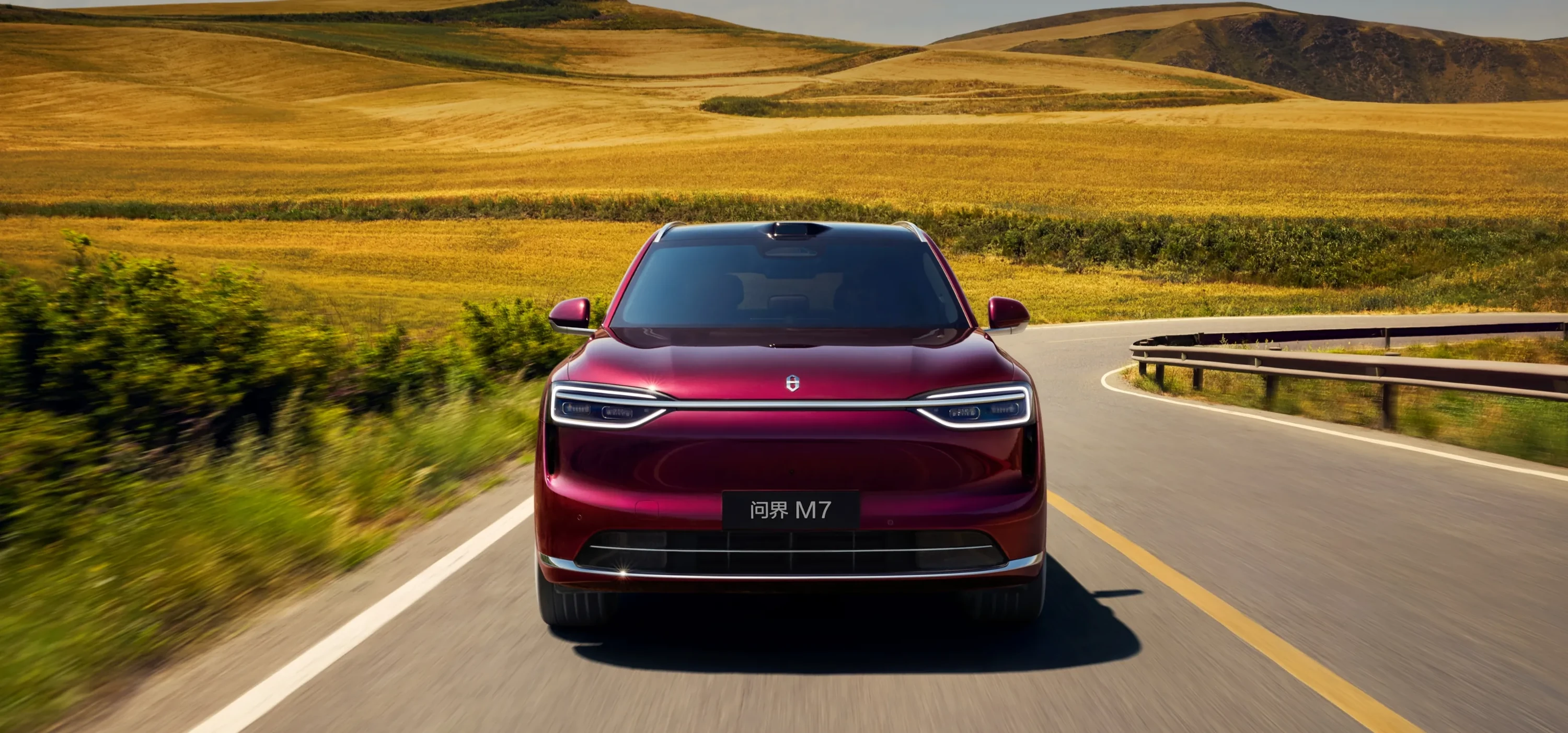 AITO M7 AWD exterior view