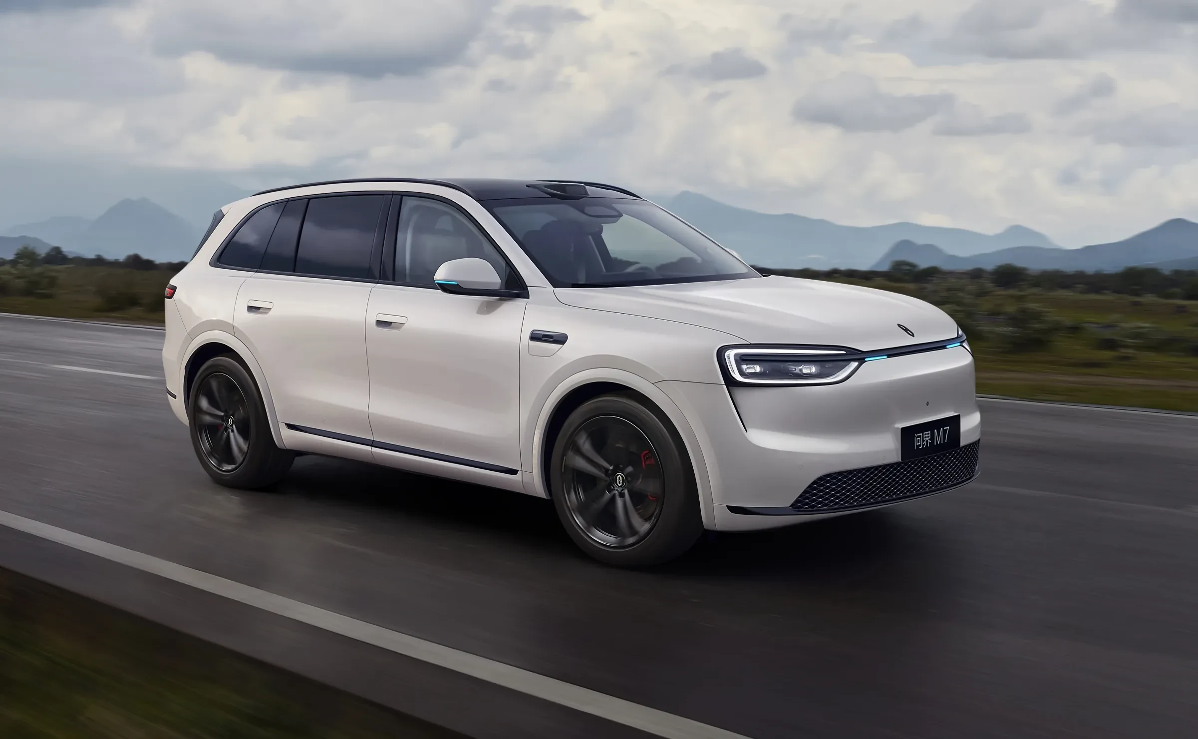 AITO M7 RWD exterior view
