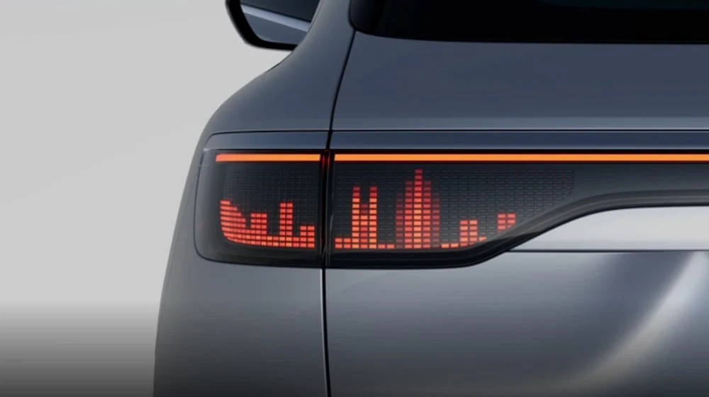 AITO M8 AWD taillights view