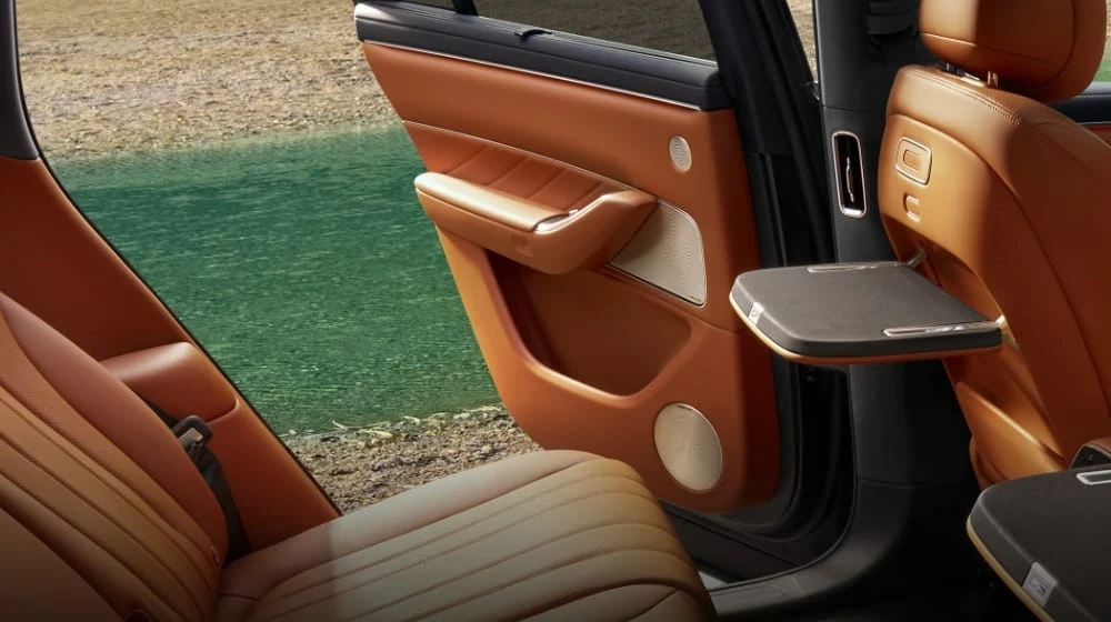 AITO M8 AWD details view