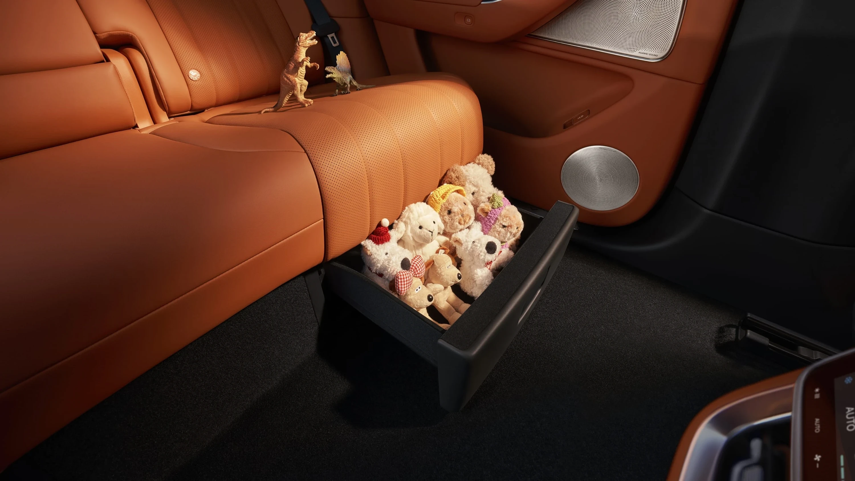 AITO M8 RWD interiorstorage view