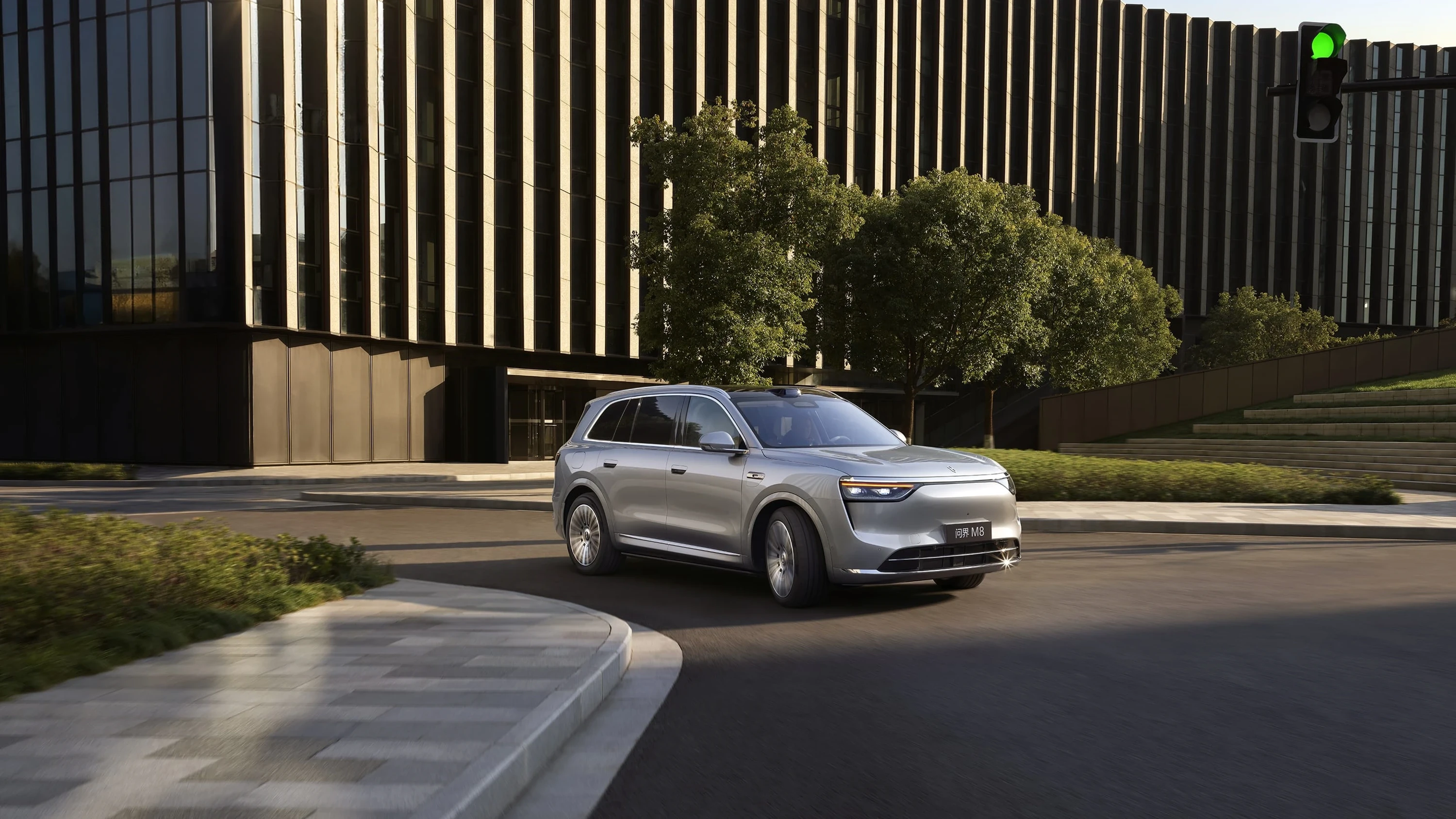 AITO M8 RWD exterior view