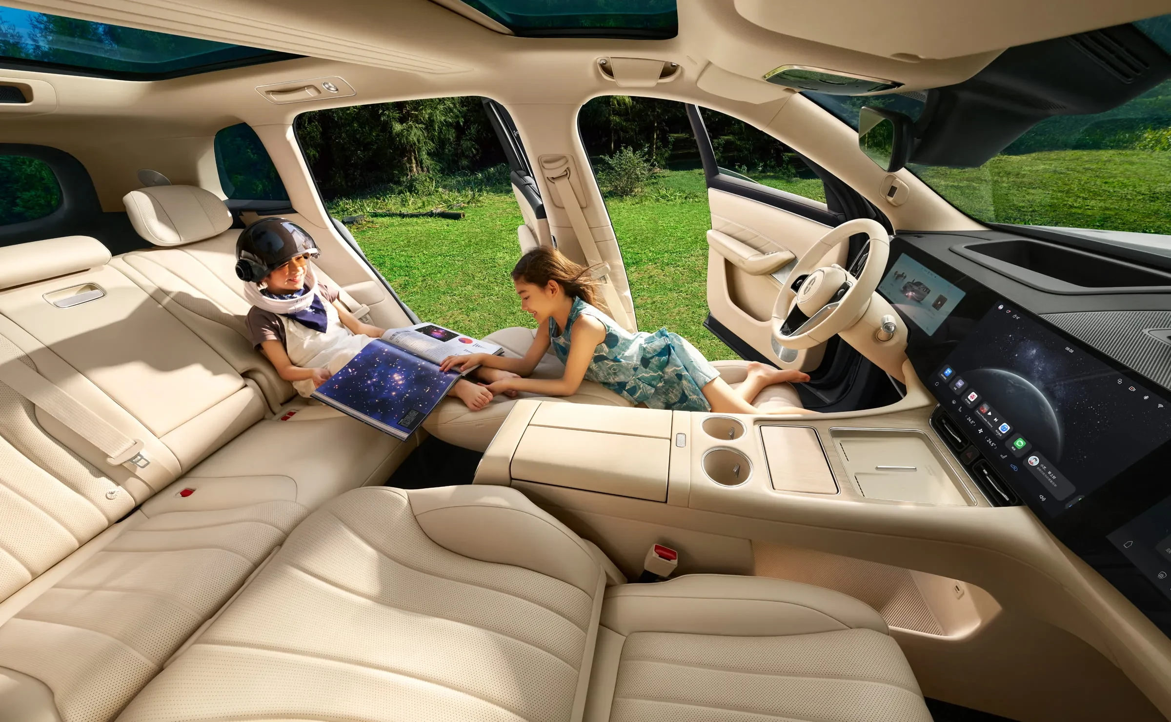 AITO M8 RWD interior view