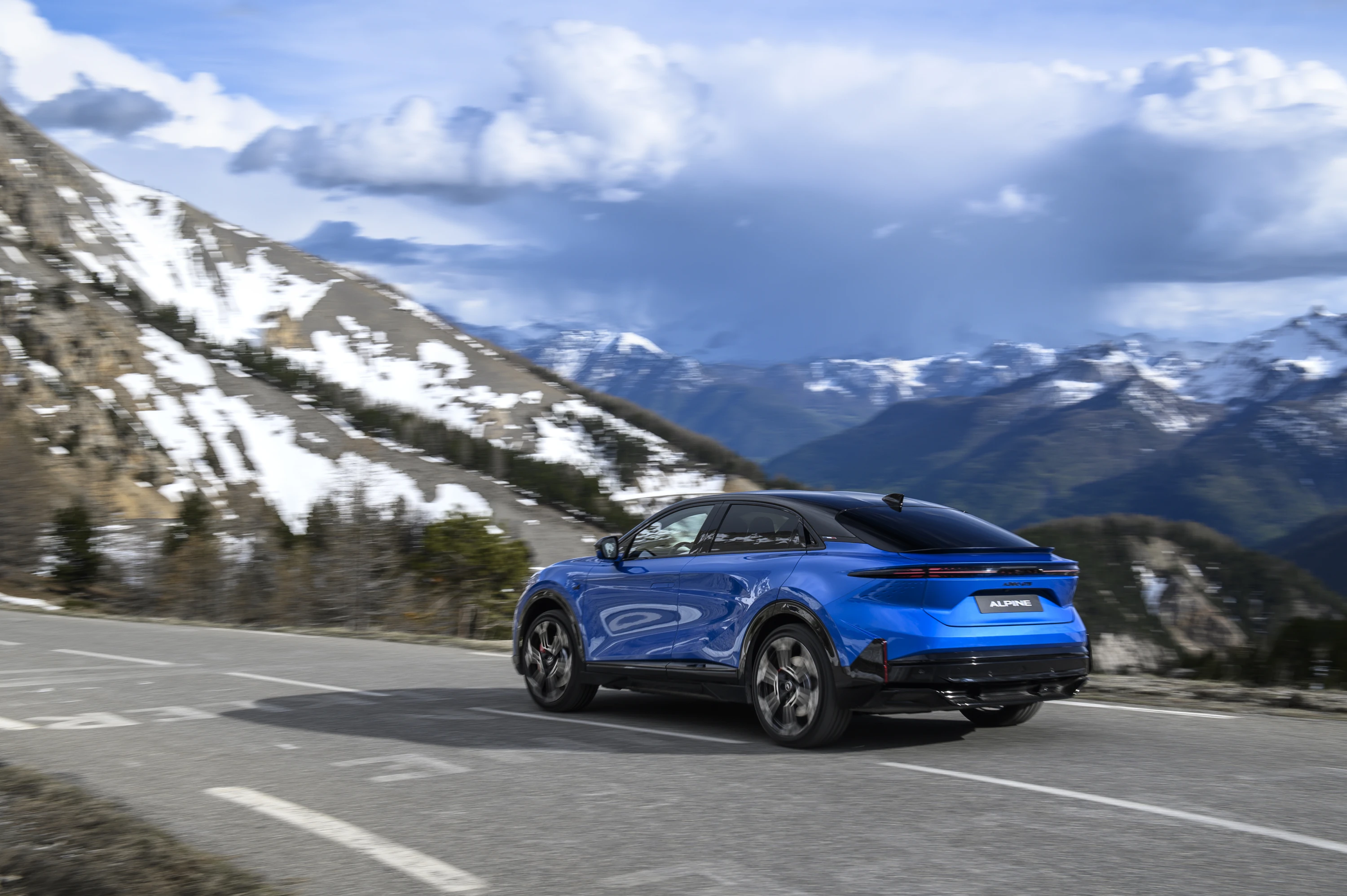 Alpine A390 GT exterior view