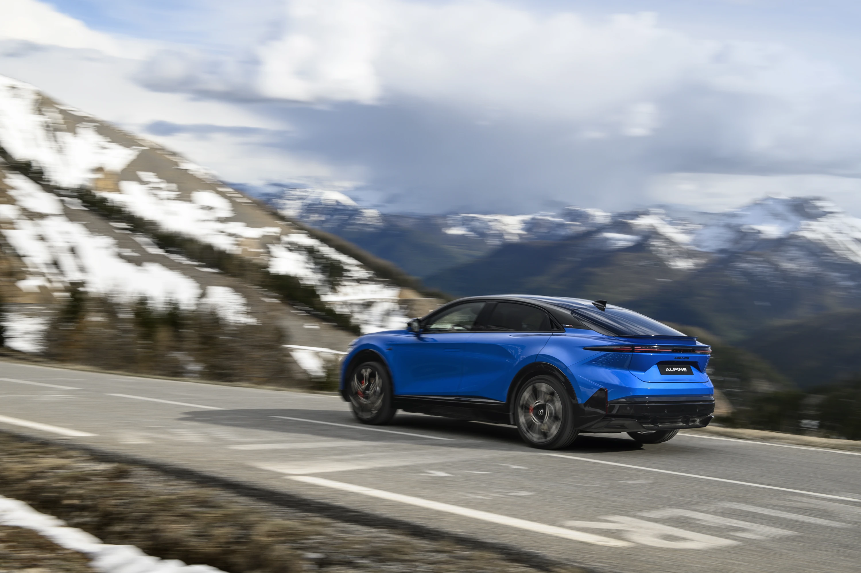 Alpine A390 GT exterior view
