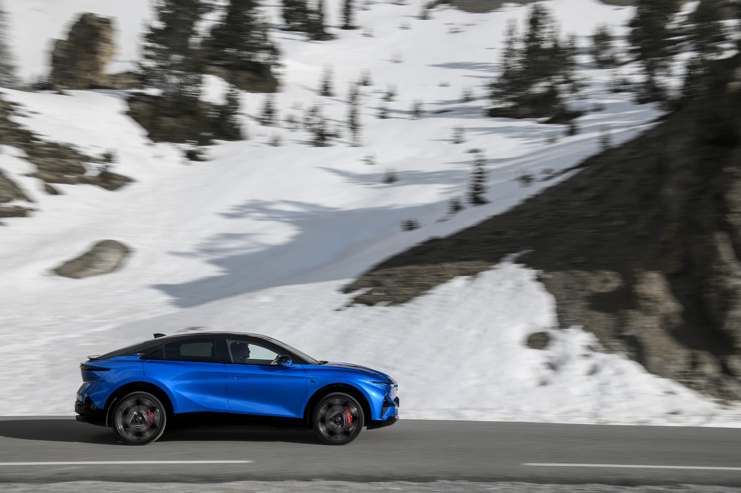 Alpine A390 GT exterior view