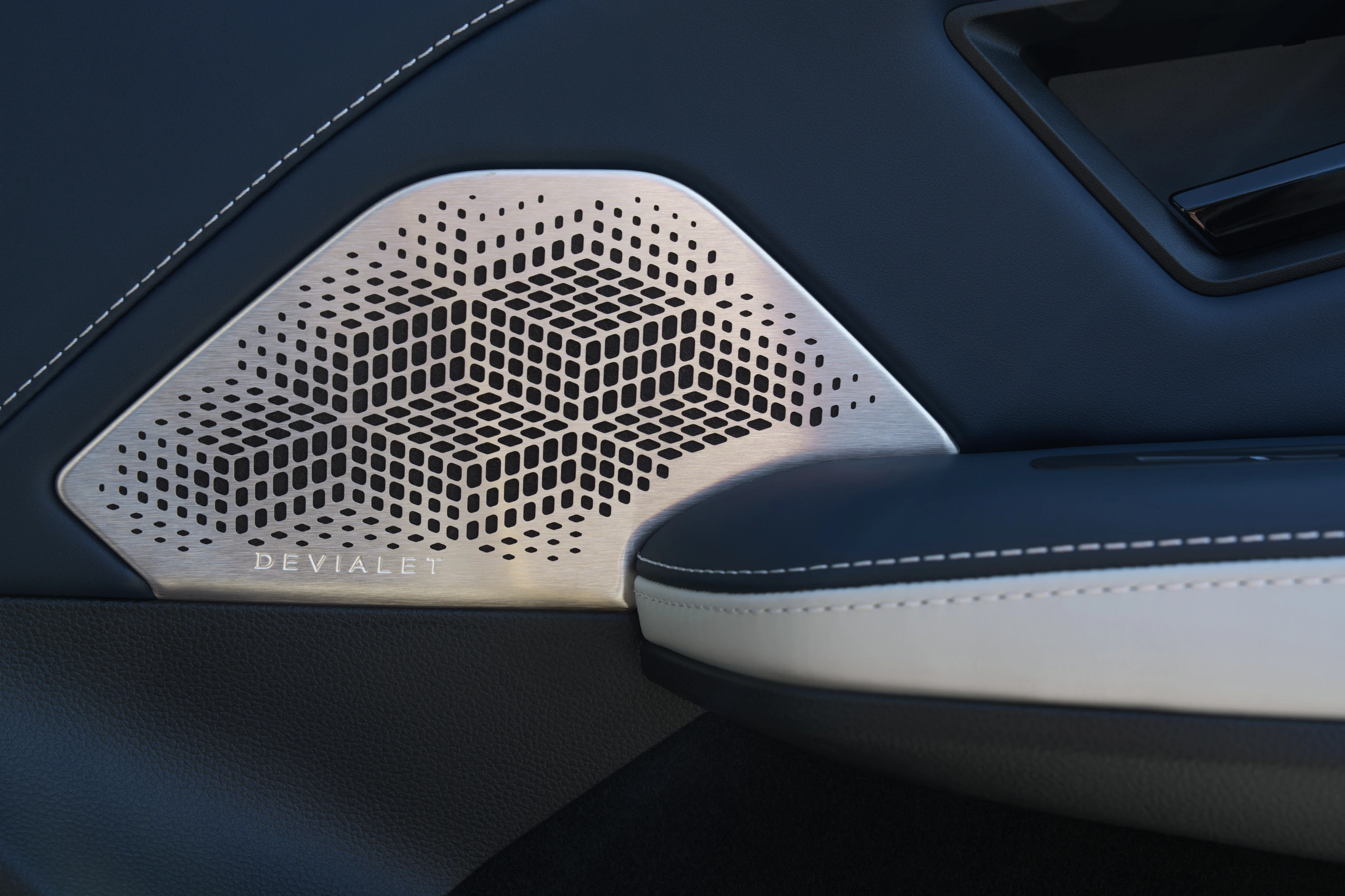 Alpine A390 GT speakers view