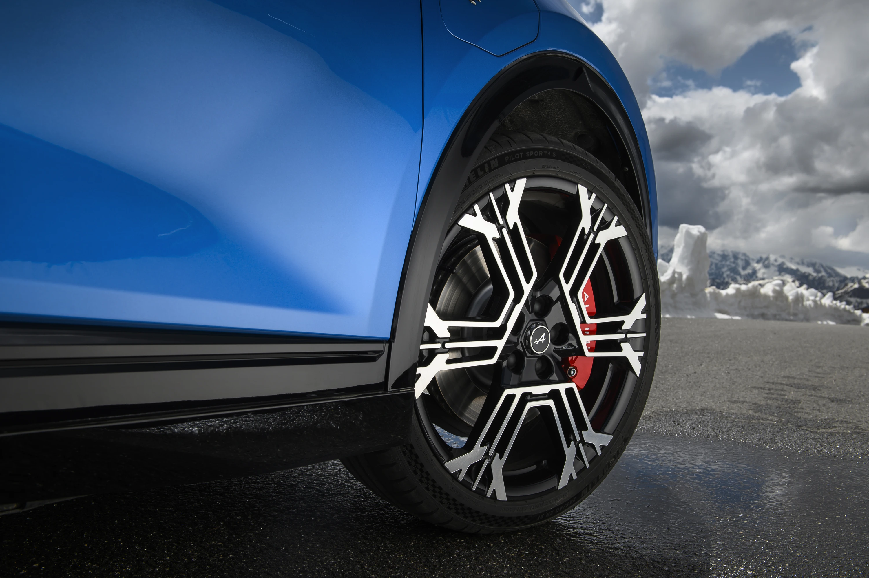 Alpine A390 GT wheels view
