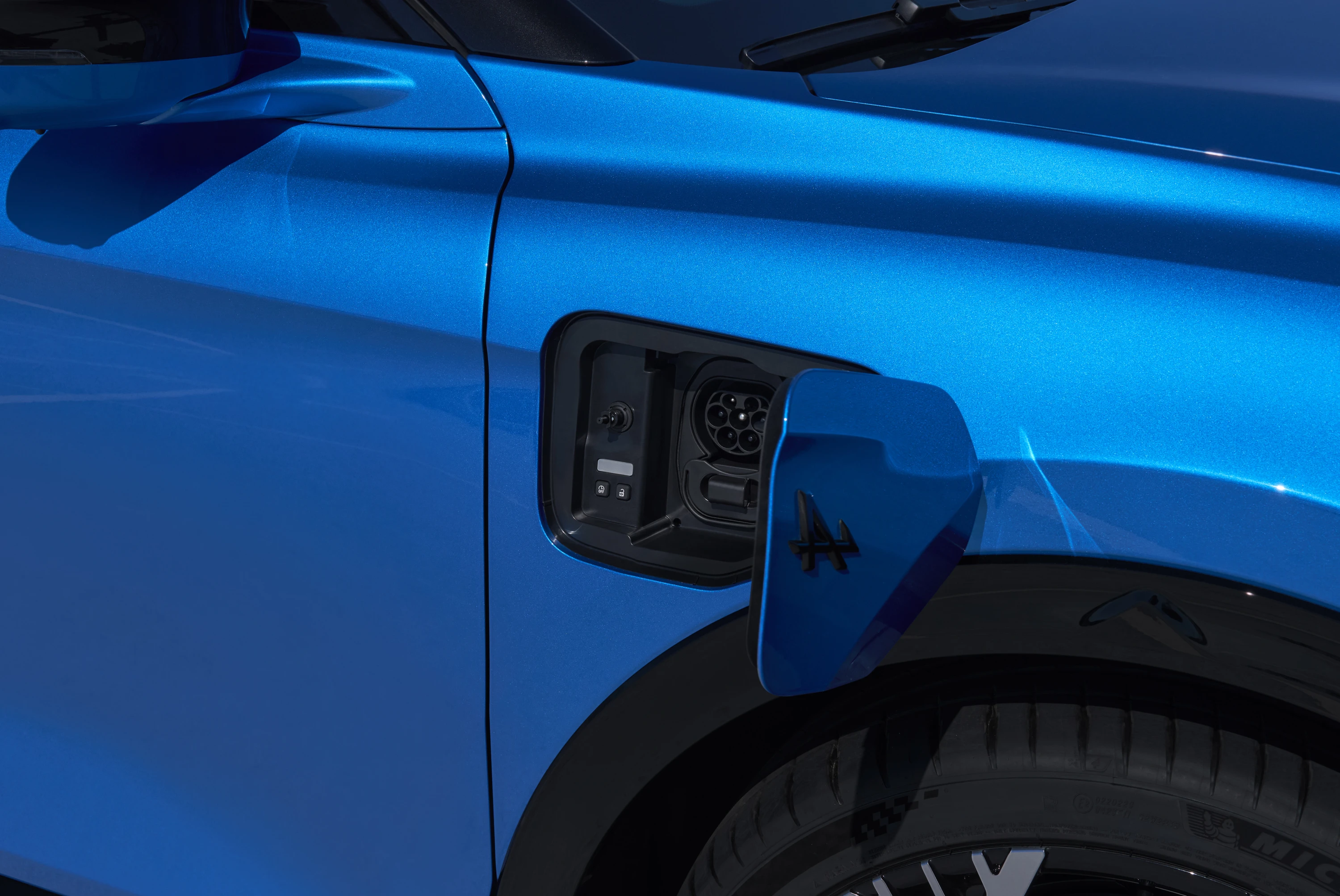 Alpine A390 GTS chargport view