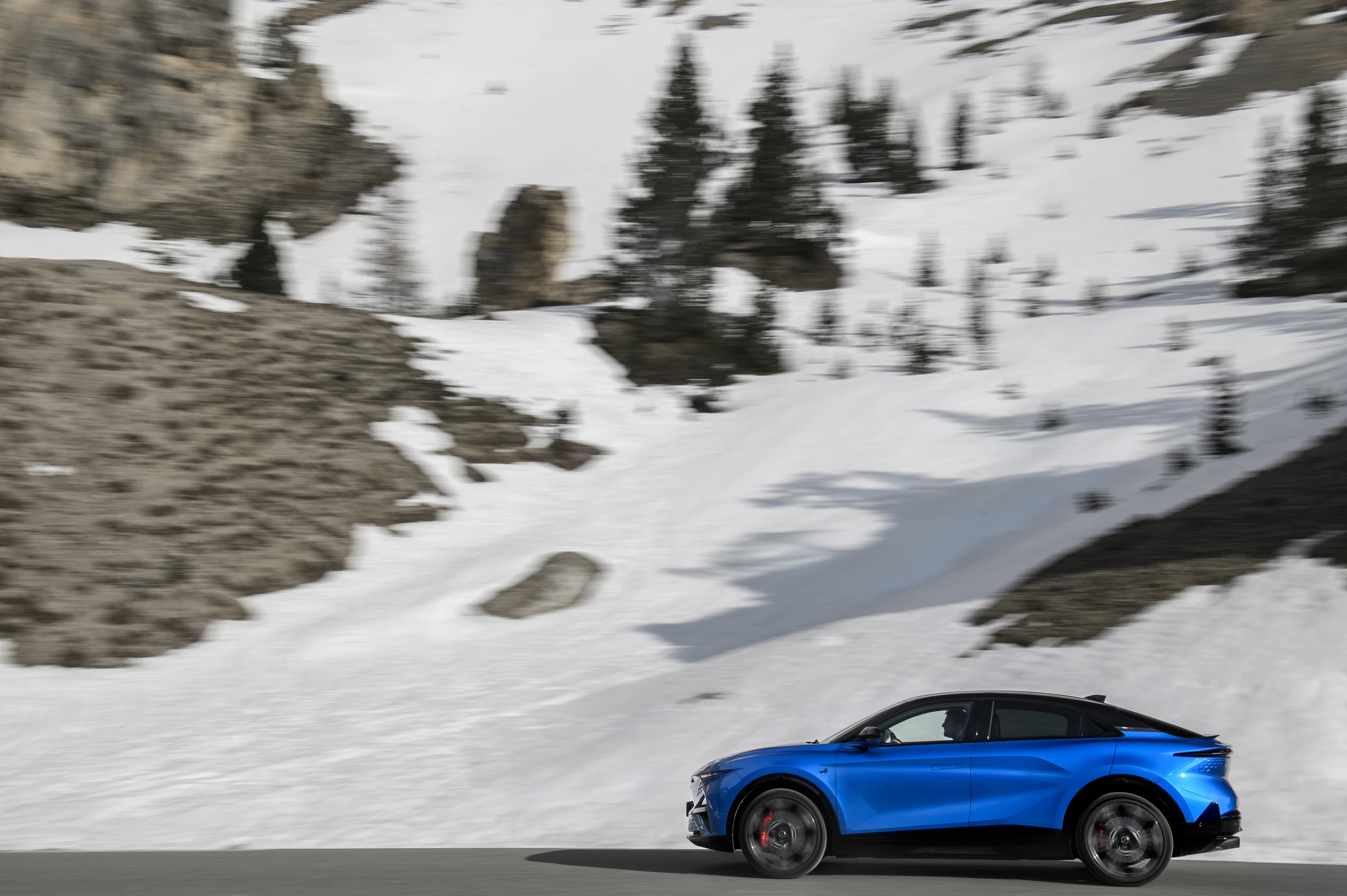 Alpine A390 GTS exterior view