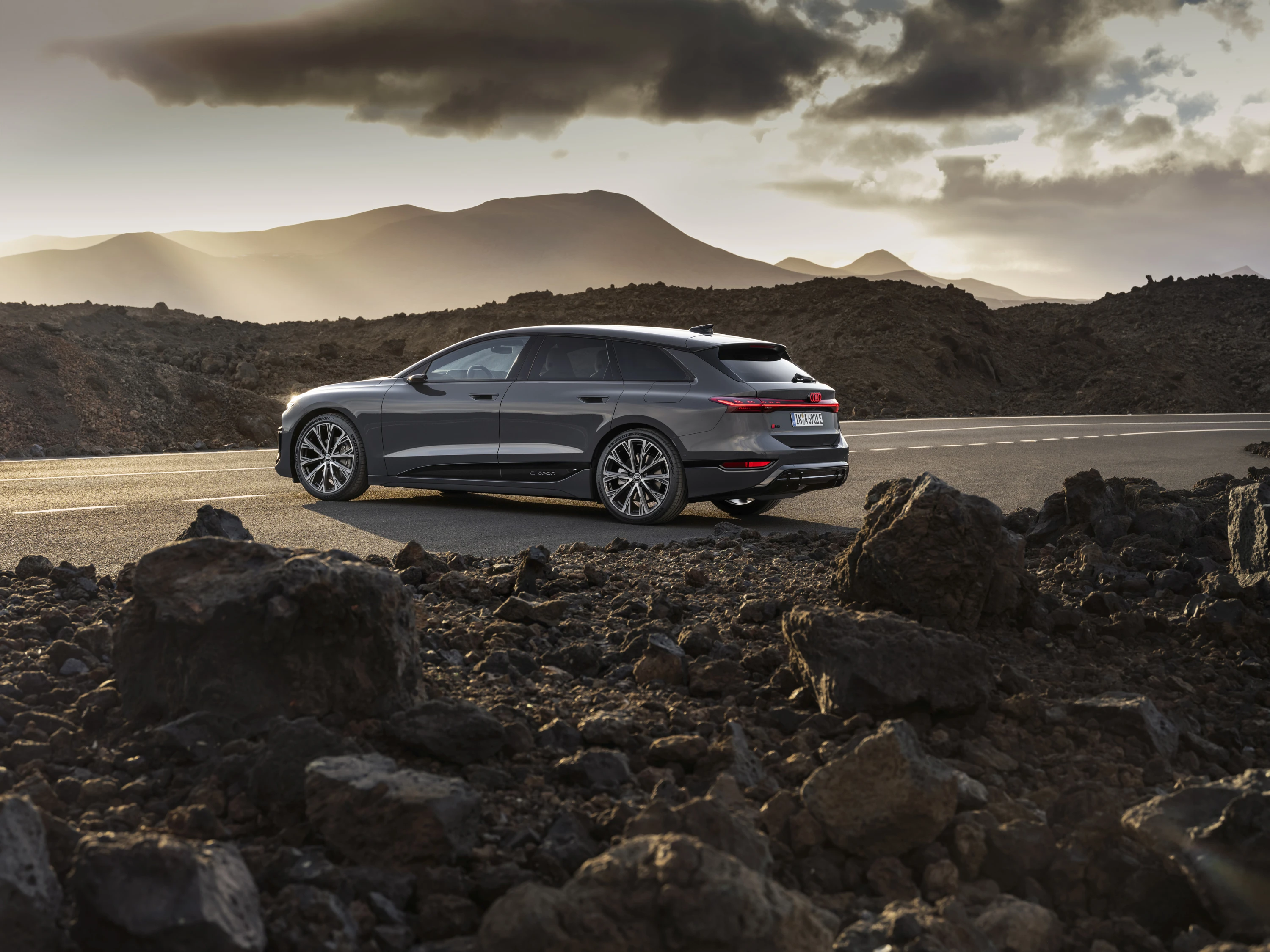 Audi A6 Avant e-tron exterior view