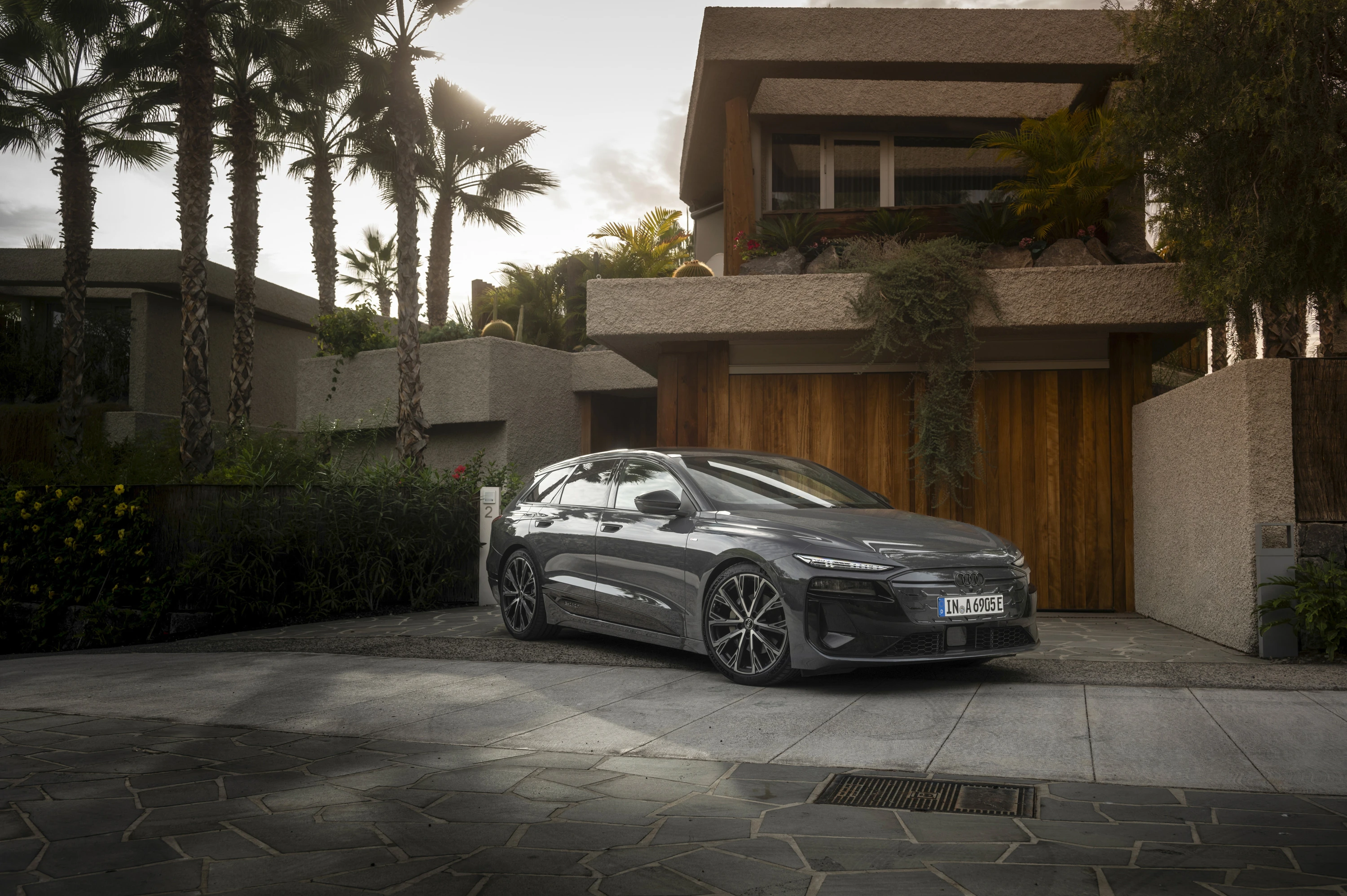 Audi A6 Avant e-tron exterior view