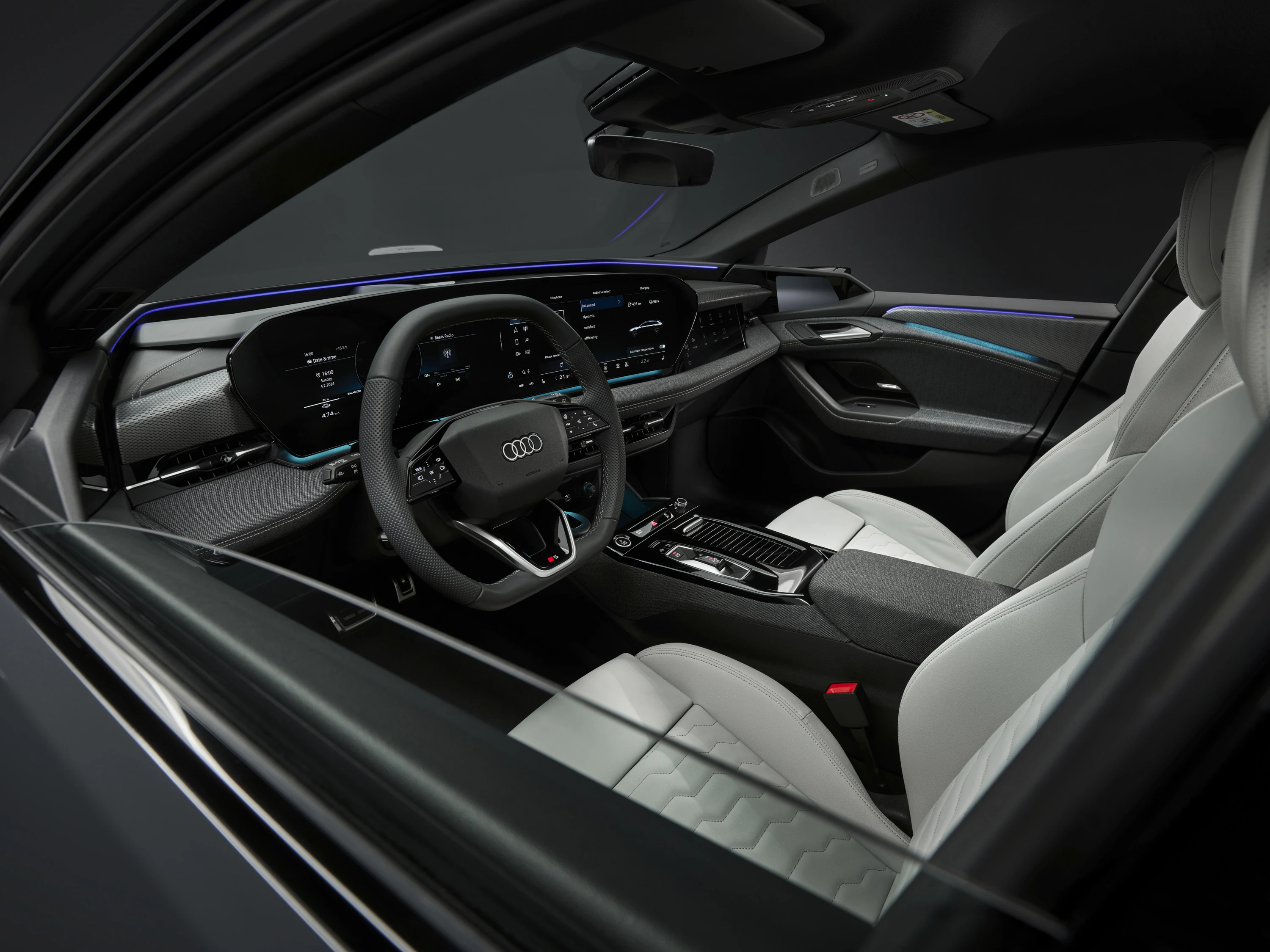 Audi A6 Avant e-tron screens view