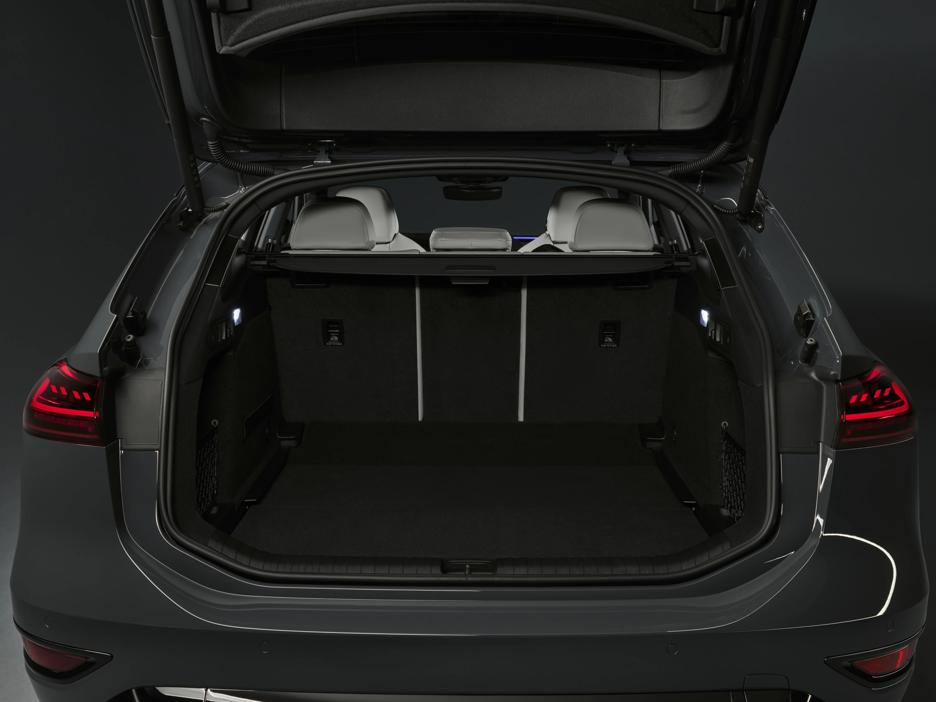 Audi A6 Avant e-tron trunk view
