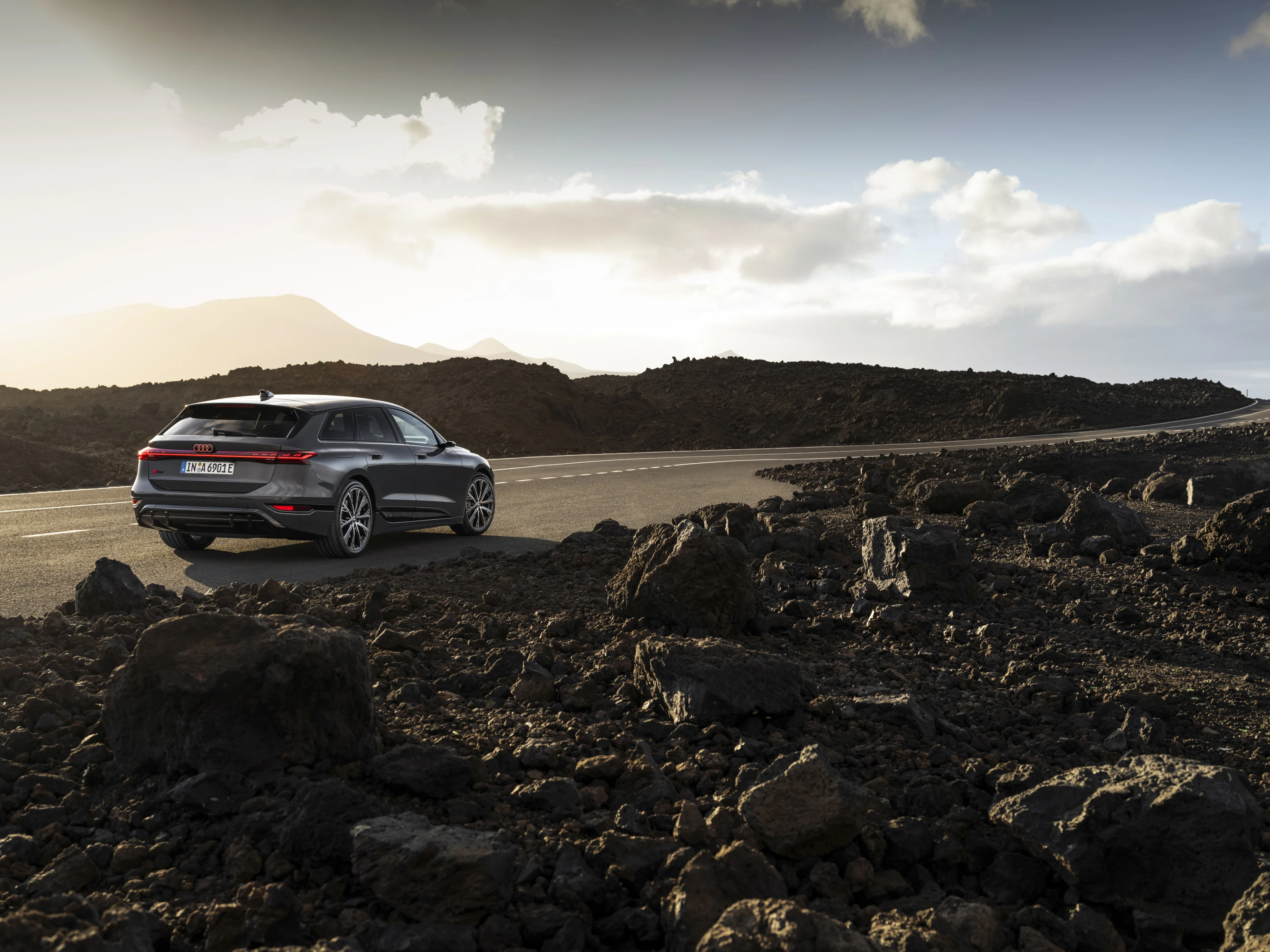 Audi A6 Avant e-tron quattro exterior view