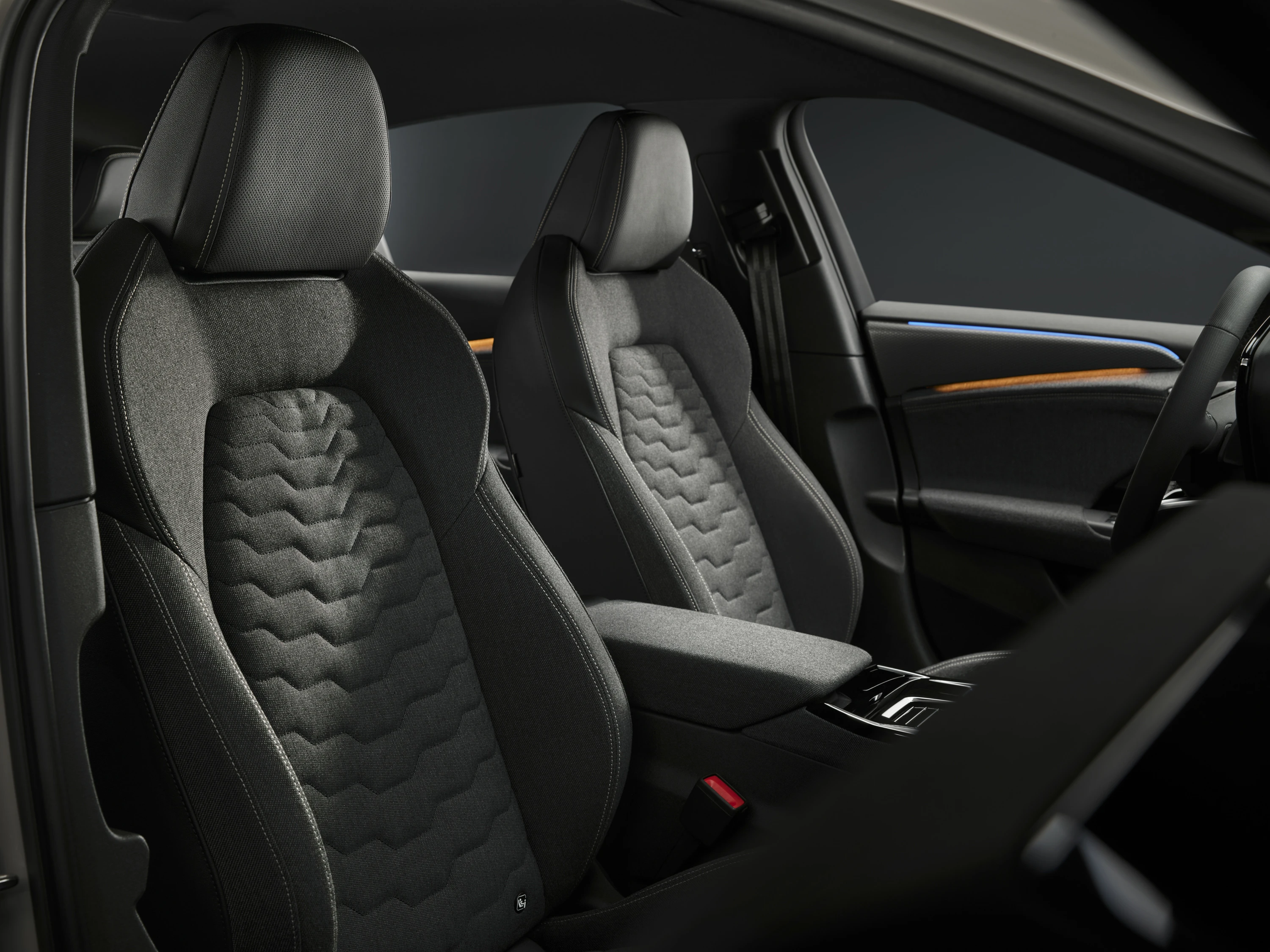 Audi A6 Sportback e-tron frontseats view