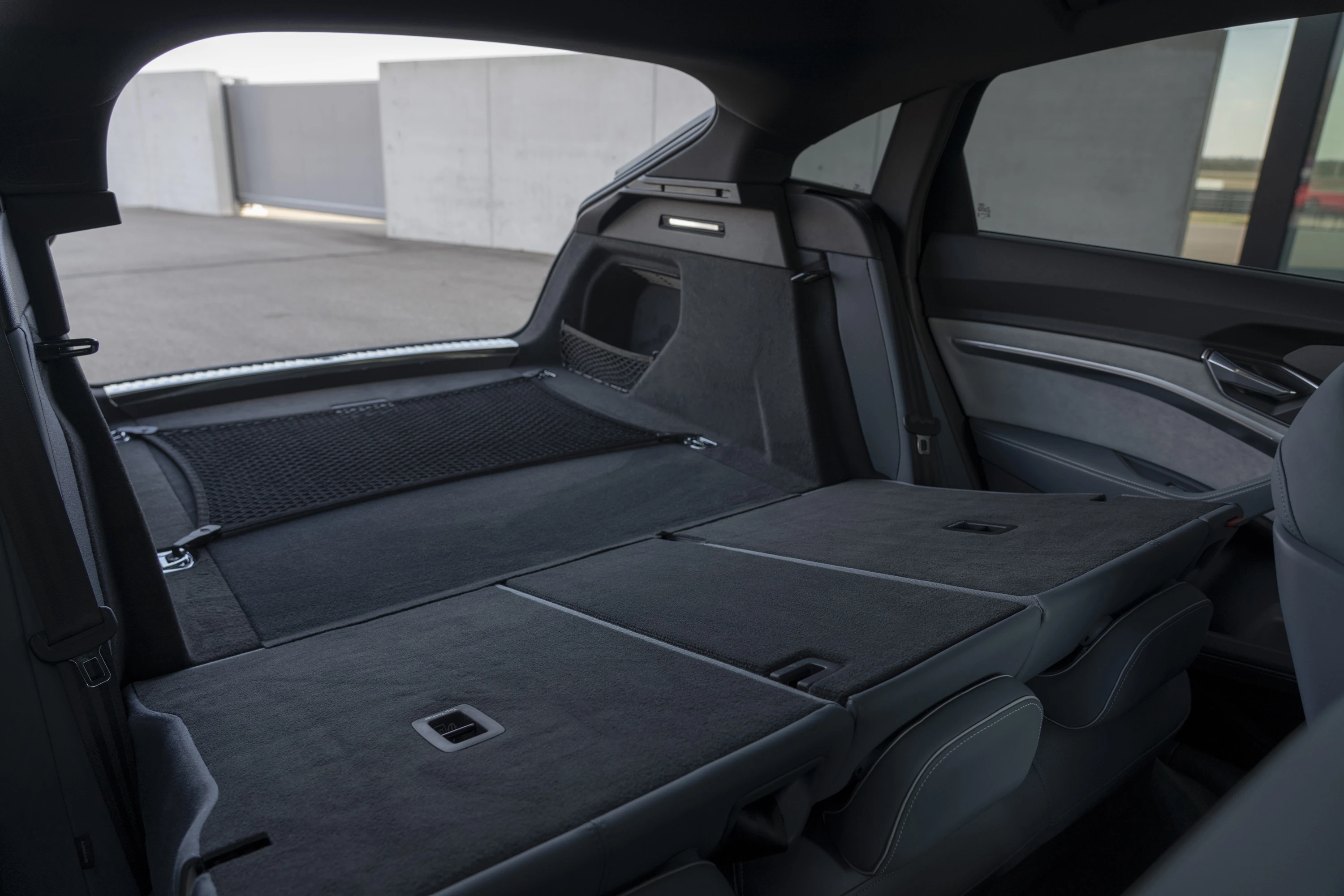Audi e-tron 50 Sportback trunk view