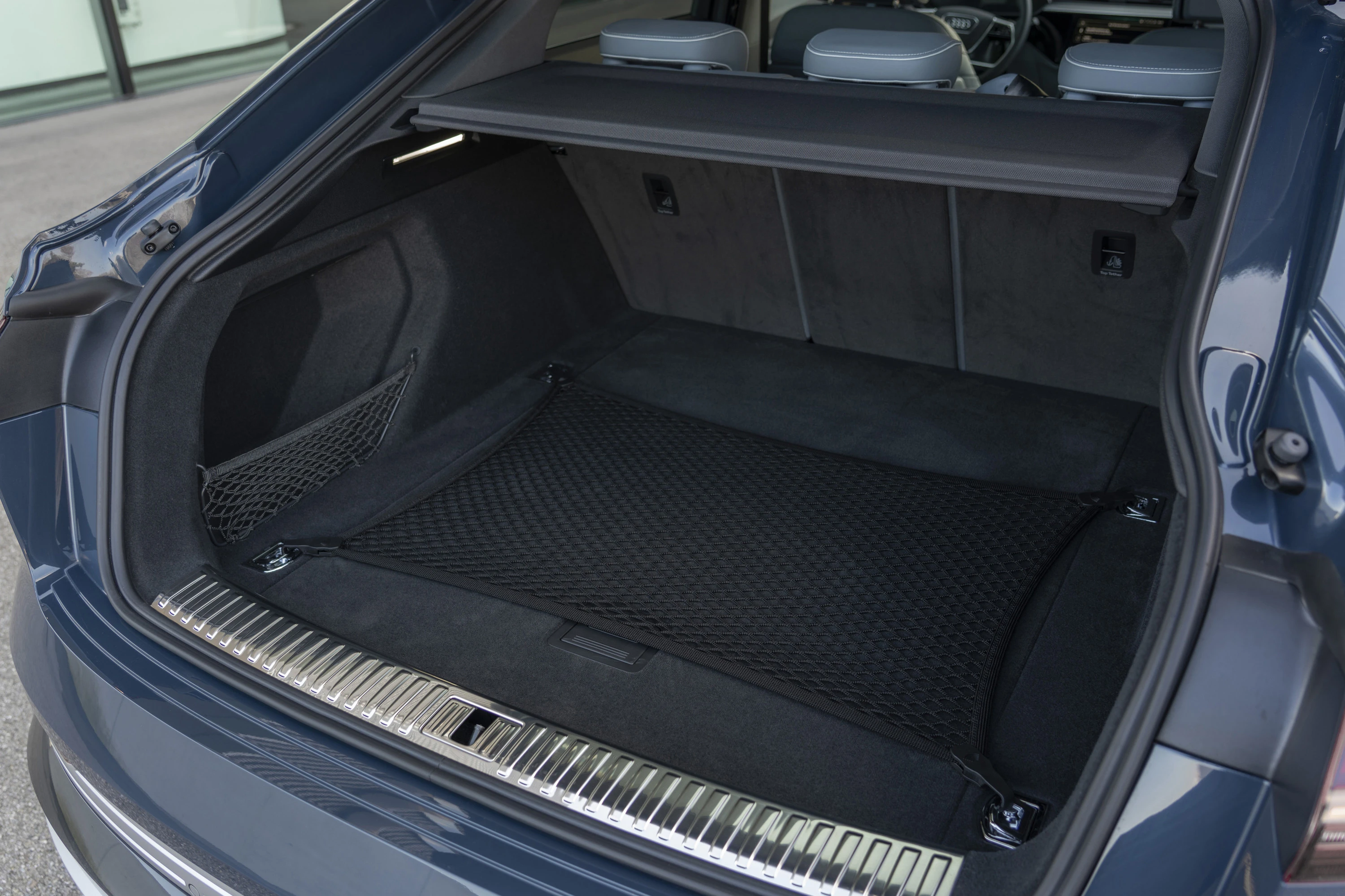 Audi e-tron 50 Sportback trunk view