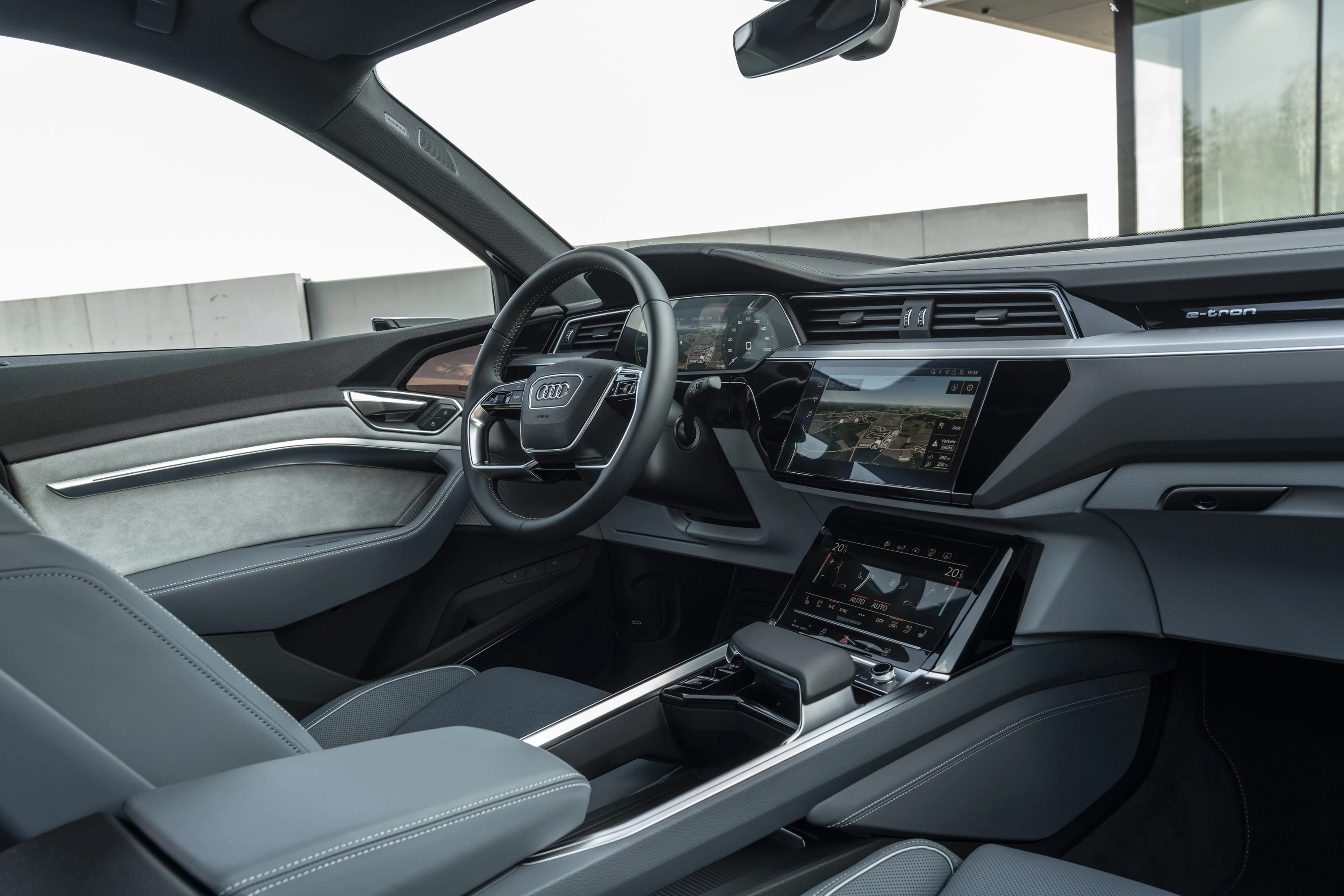 Audi e-tron 55 Sportback screens view