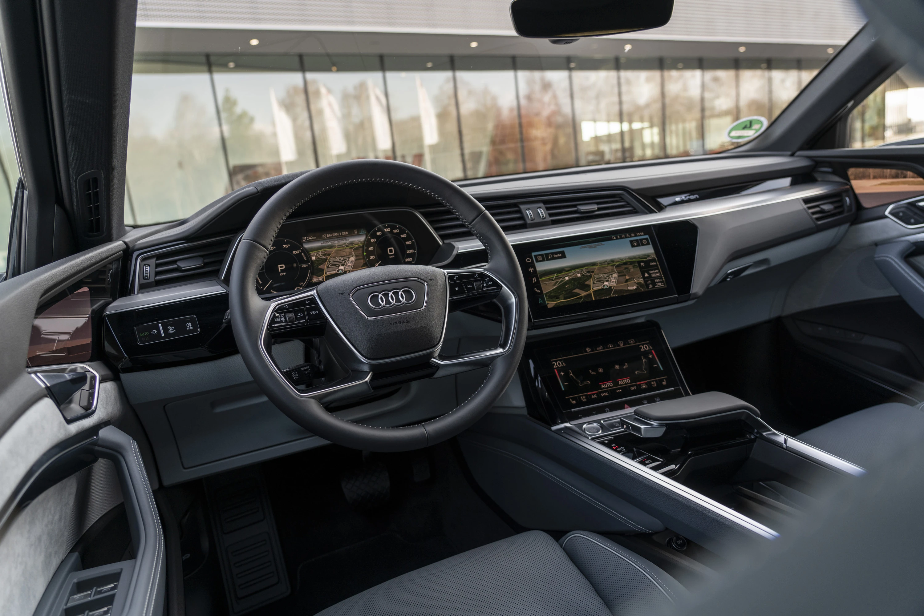 Audi e-tron 55 Sportback screens view