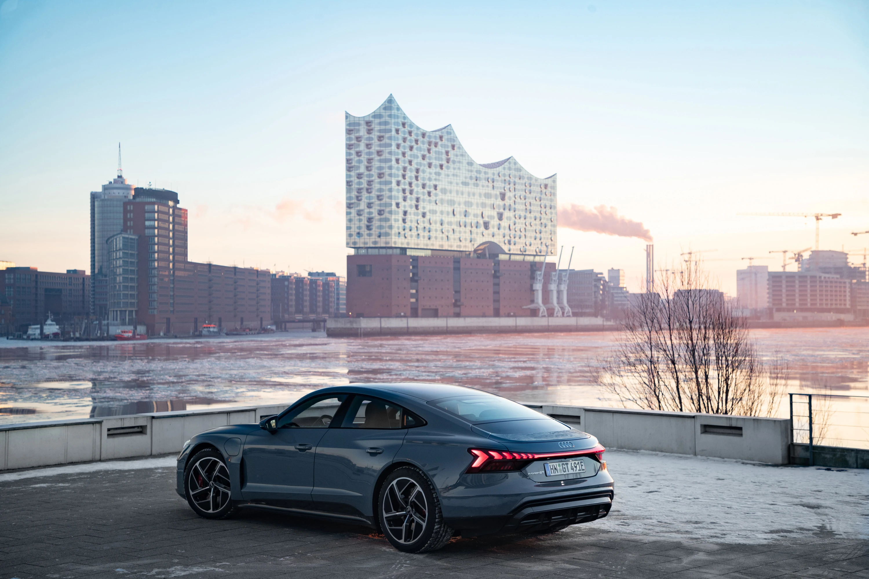 Audi e-tron GT (GEN1) exterior view