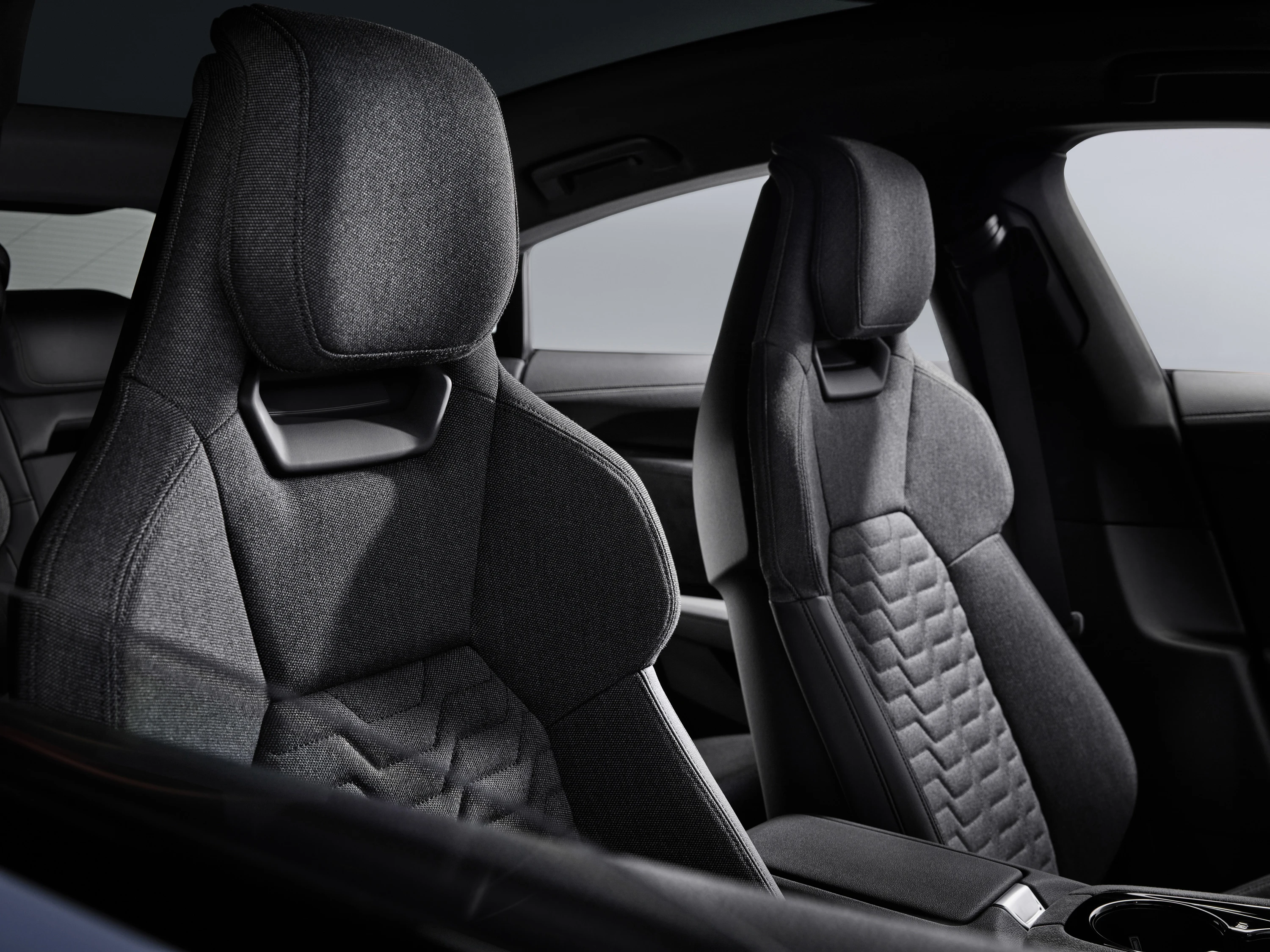 Audi e-tron GT (GEN1) frontseats view