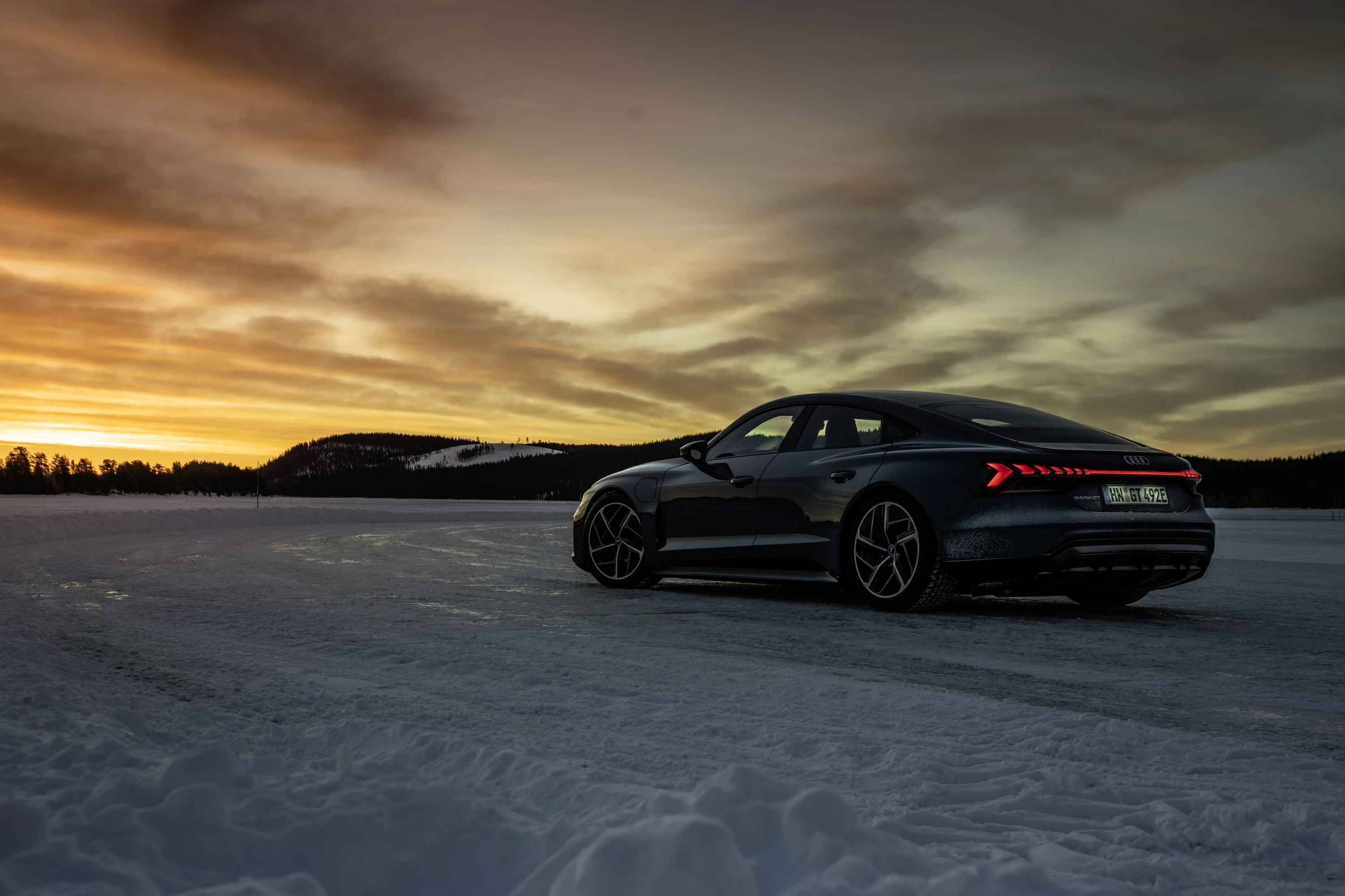 Audi RS e-tron GT (GEN1) exterior view