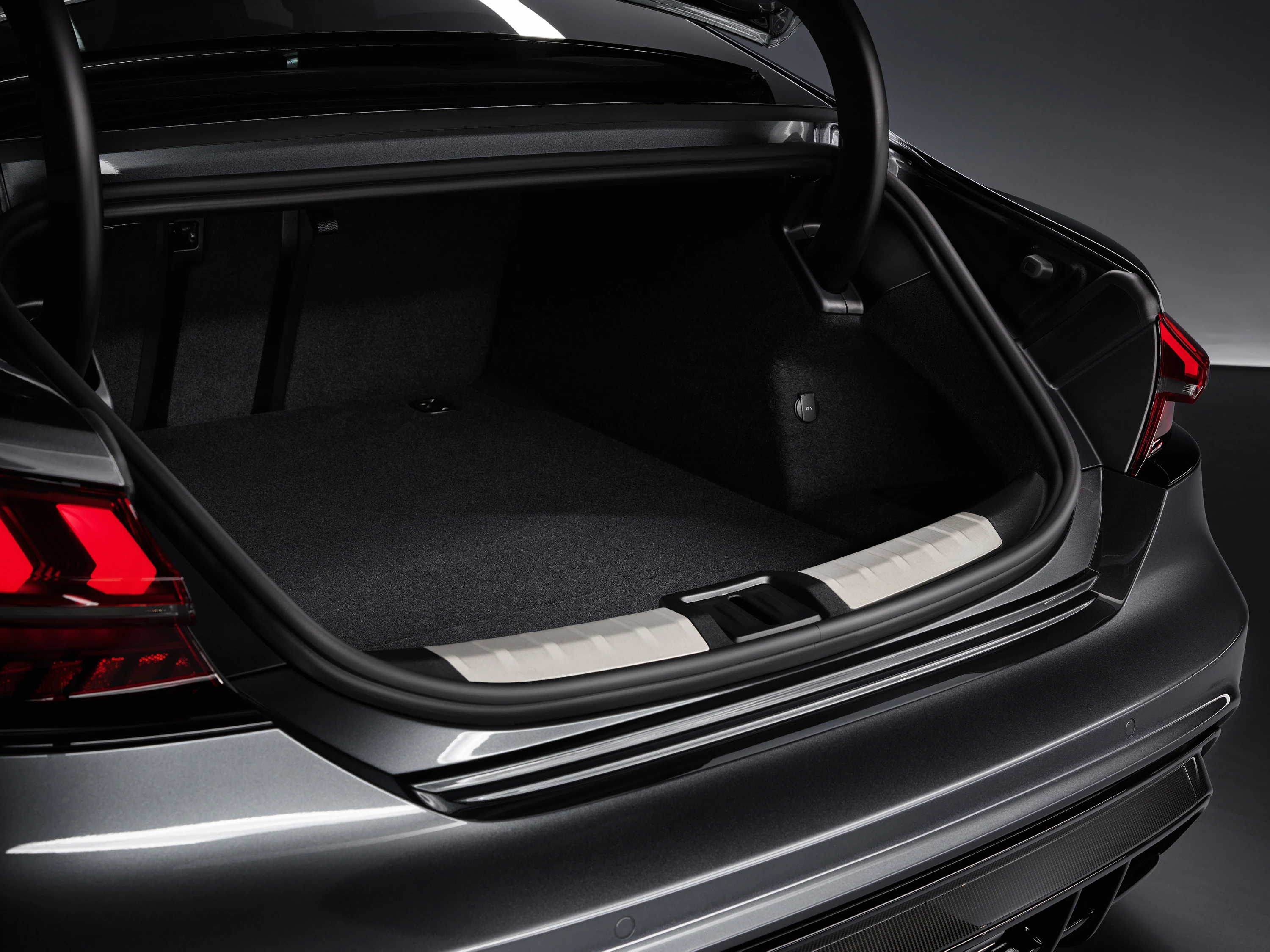 Audi RS e-tron GT (GEN1) trunk view