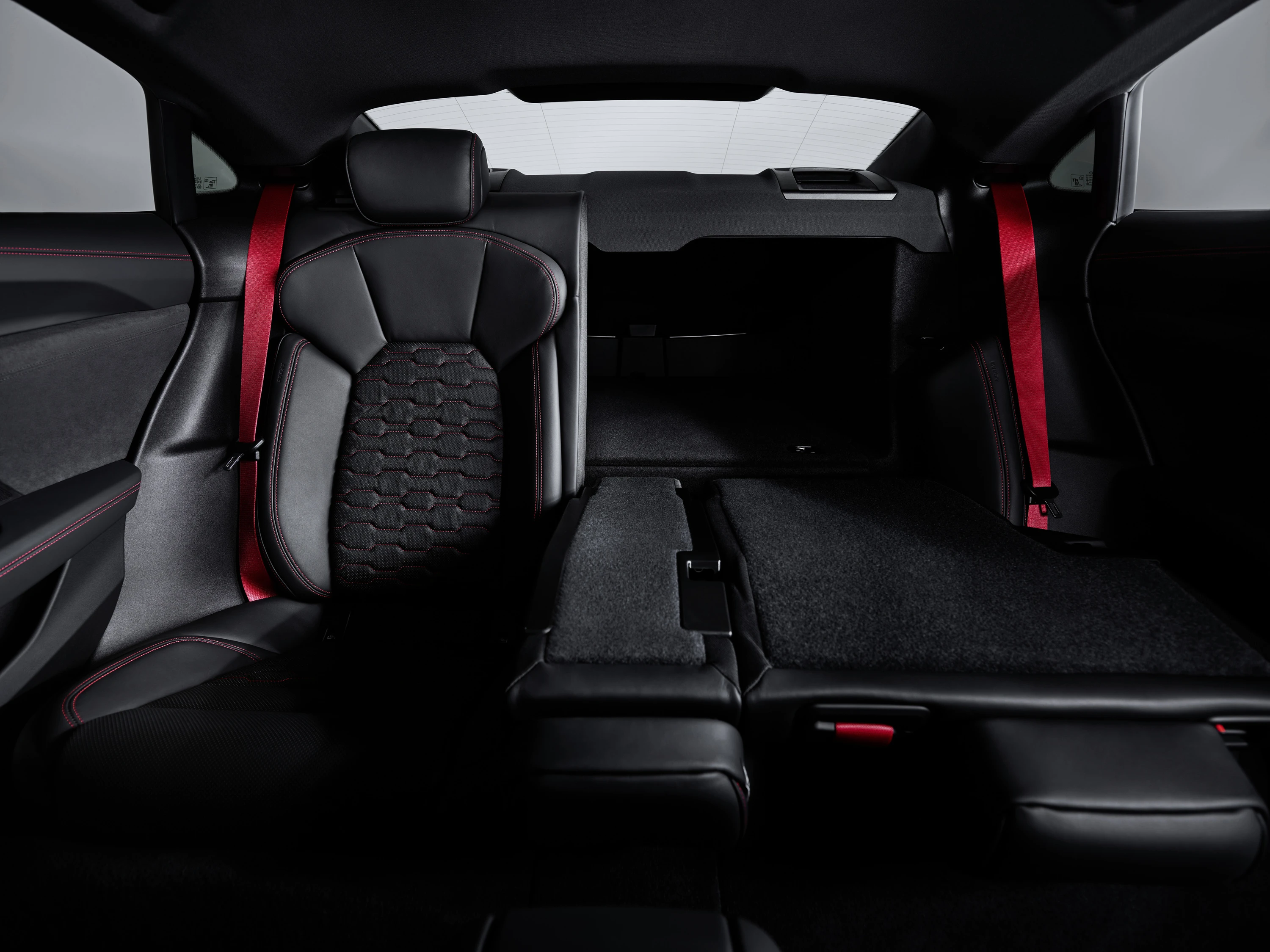 Audi RS e-tron GT (GEN1) trunk view