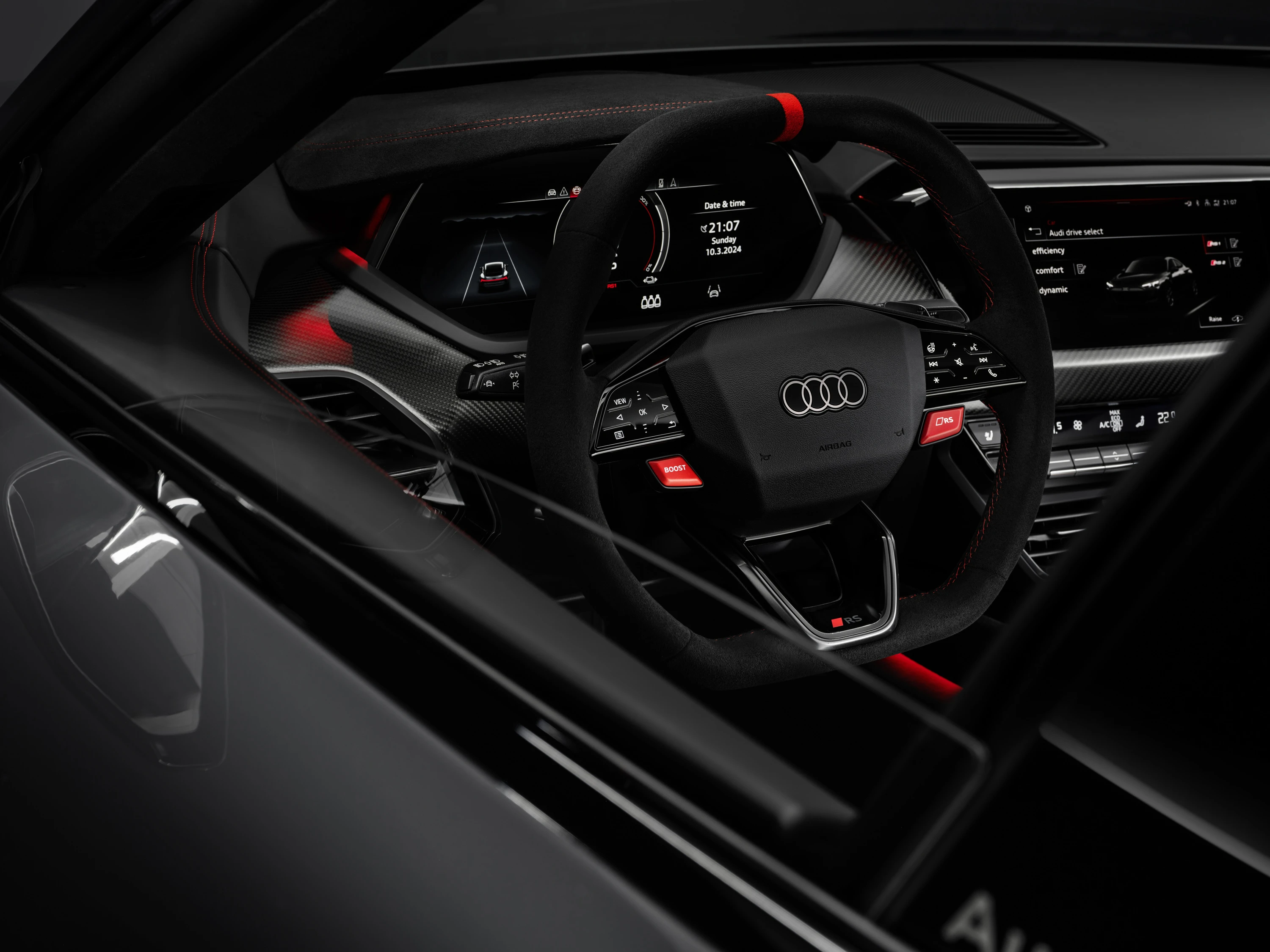 Audi RS e-tron GT performance screens view