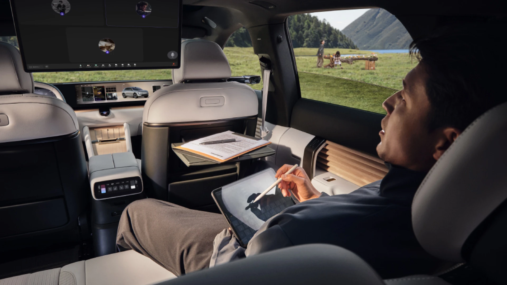 Audi e7x Pioneer interior view