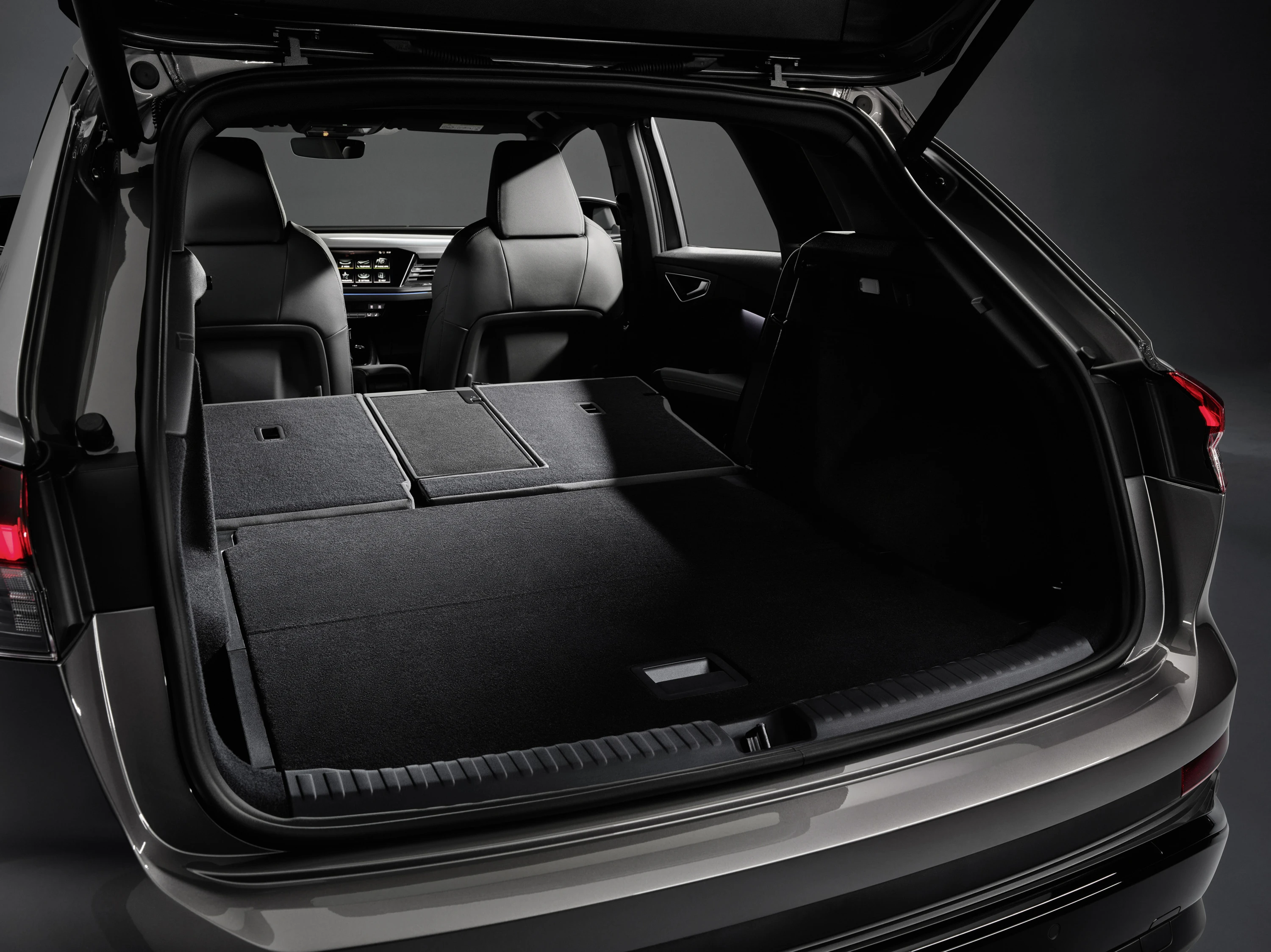 Audi Q4 35 e-tron (GEN1) trunk view