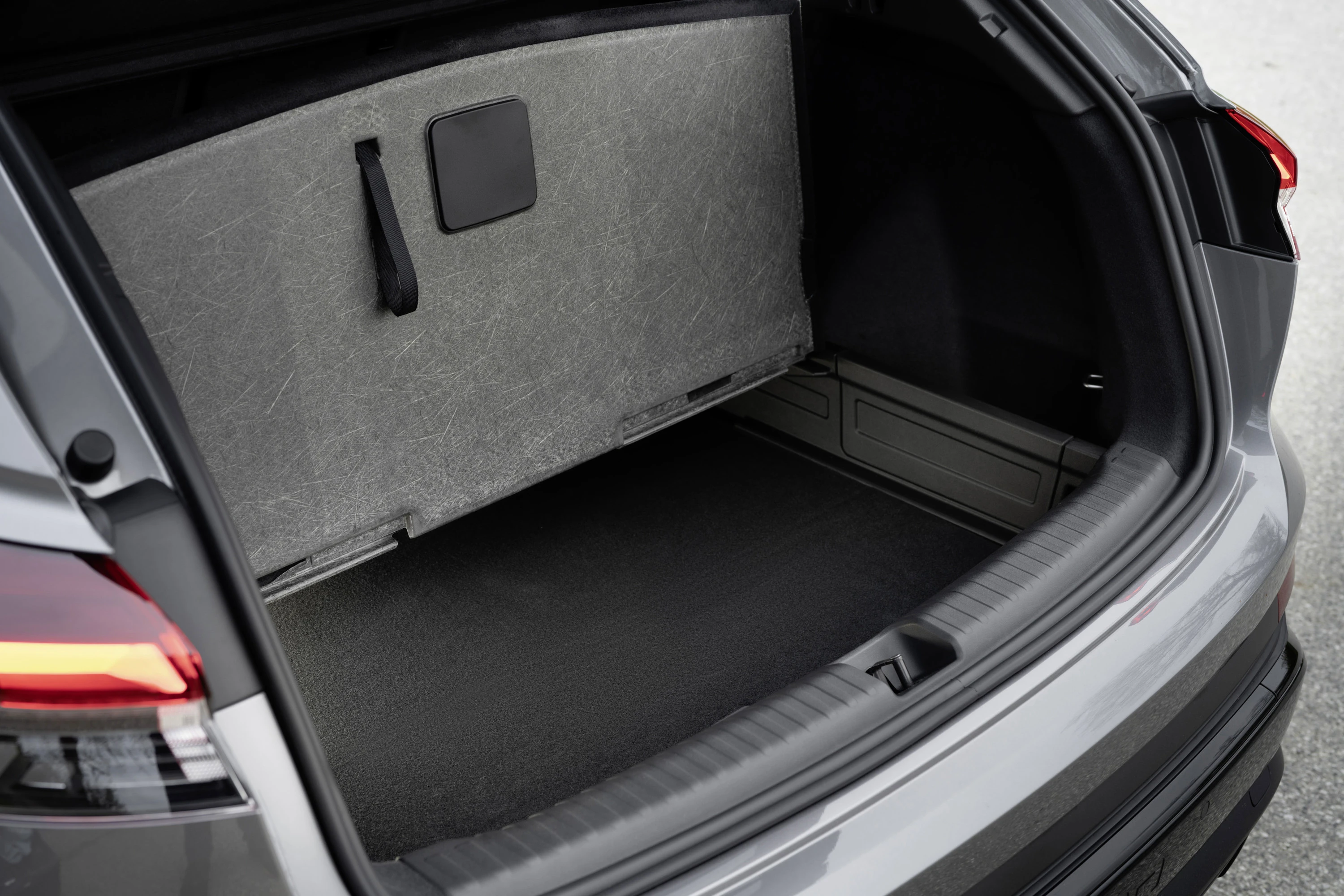 Audi Q4 35 e-tron (GEN1) trunk view