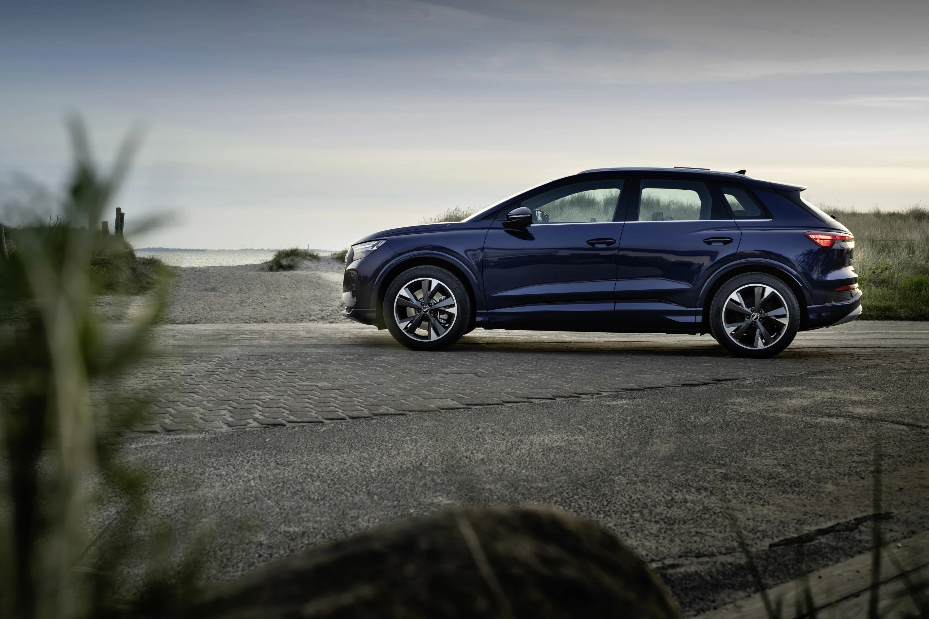 Audi Q4 40 e-tron (GEN1) exterior view