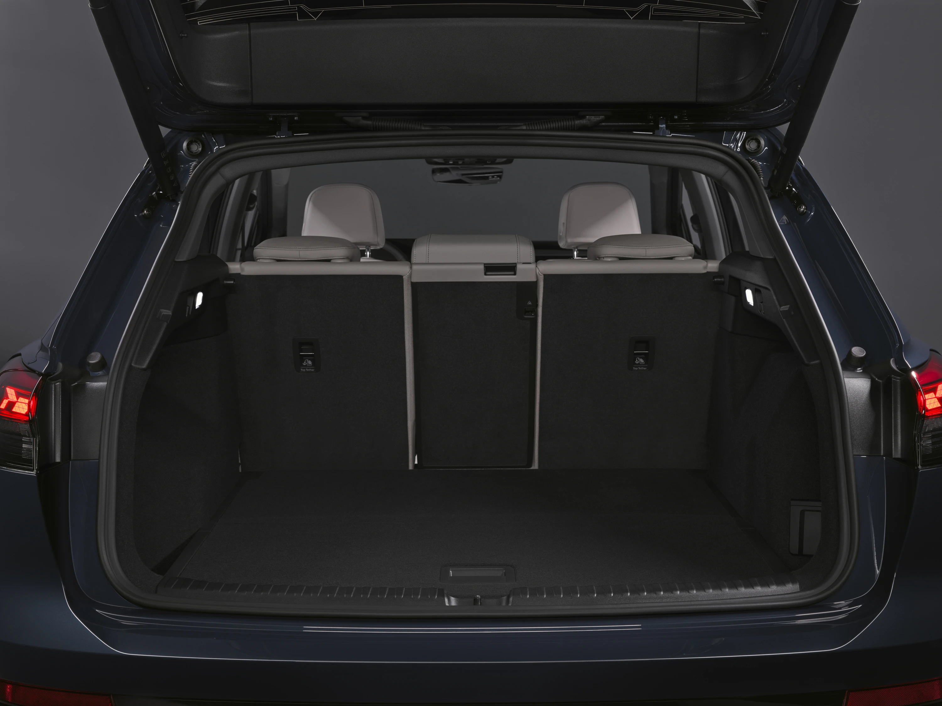 Audi Q4 e-tron quattro performance trunk view