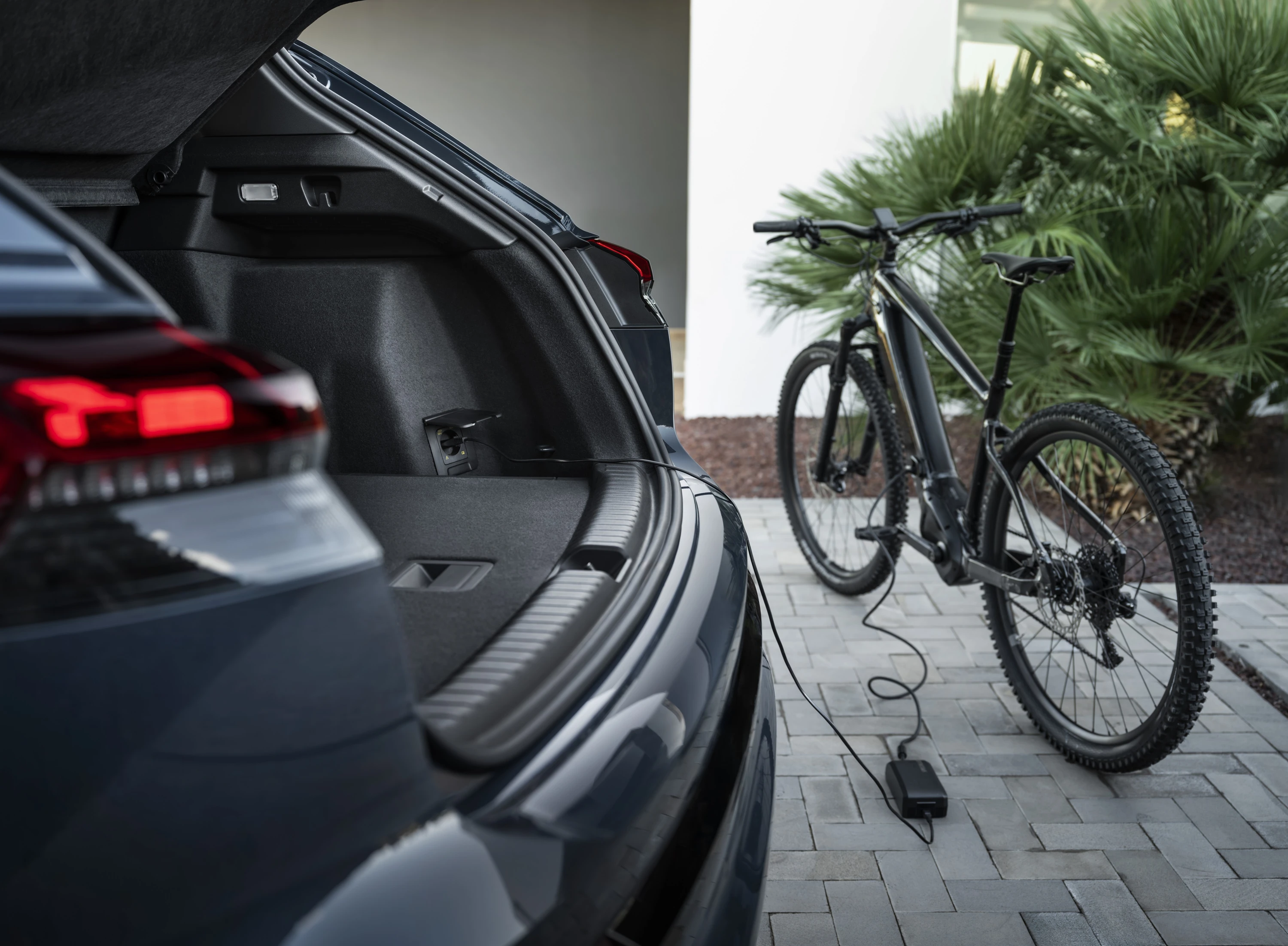 Audi Q4 e-tron quattro performance technology view