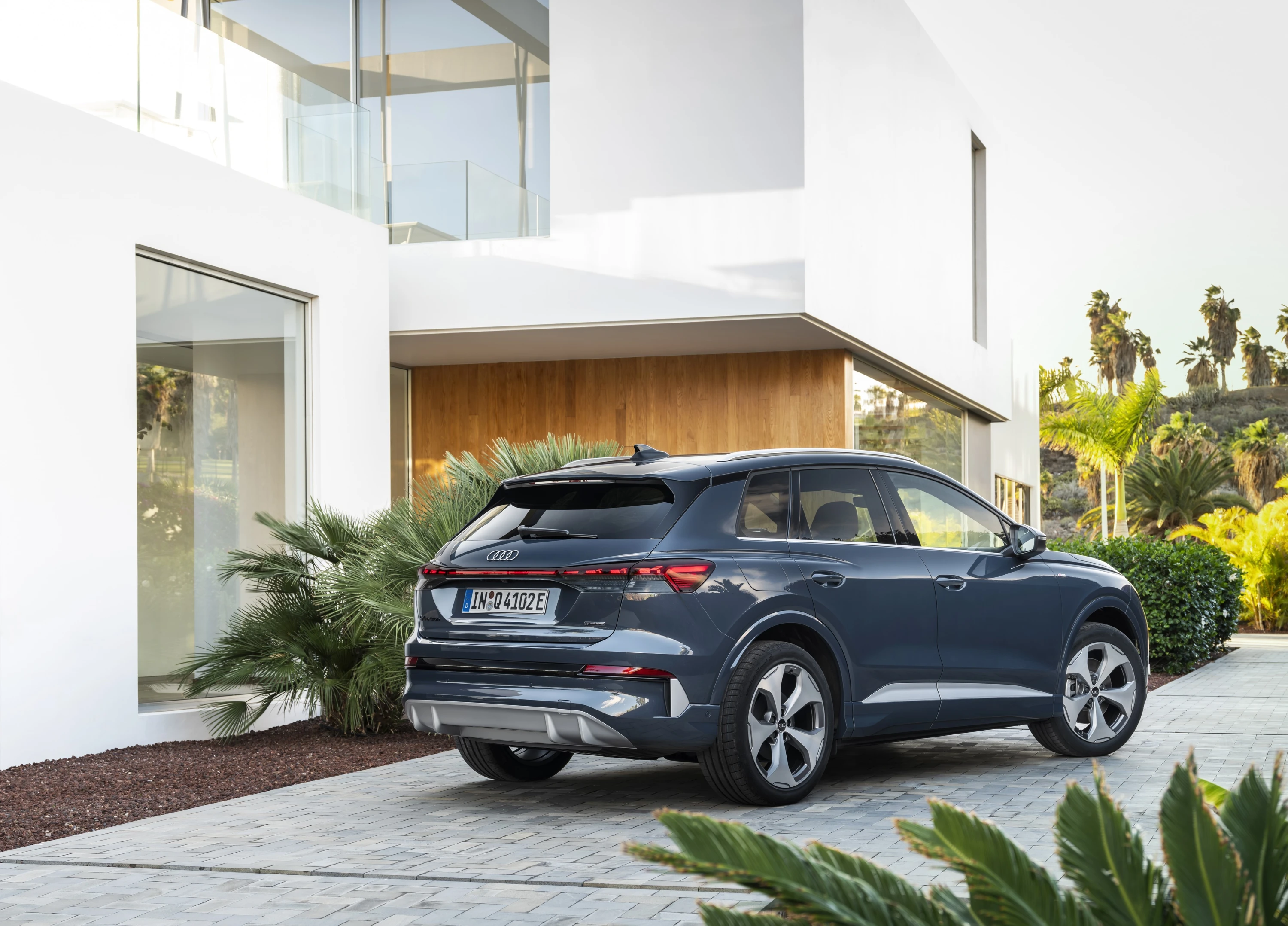 Audi Q4 e-tron quattro performance exterior view