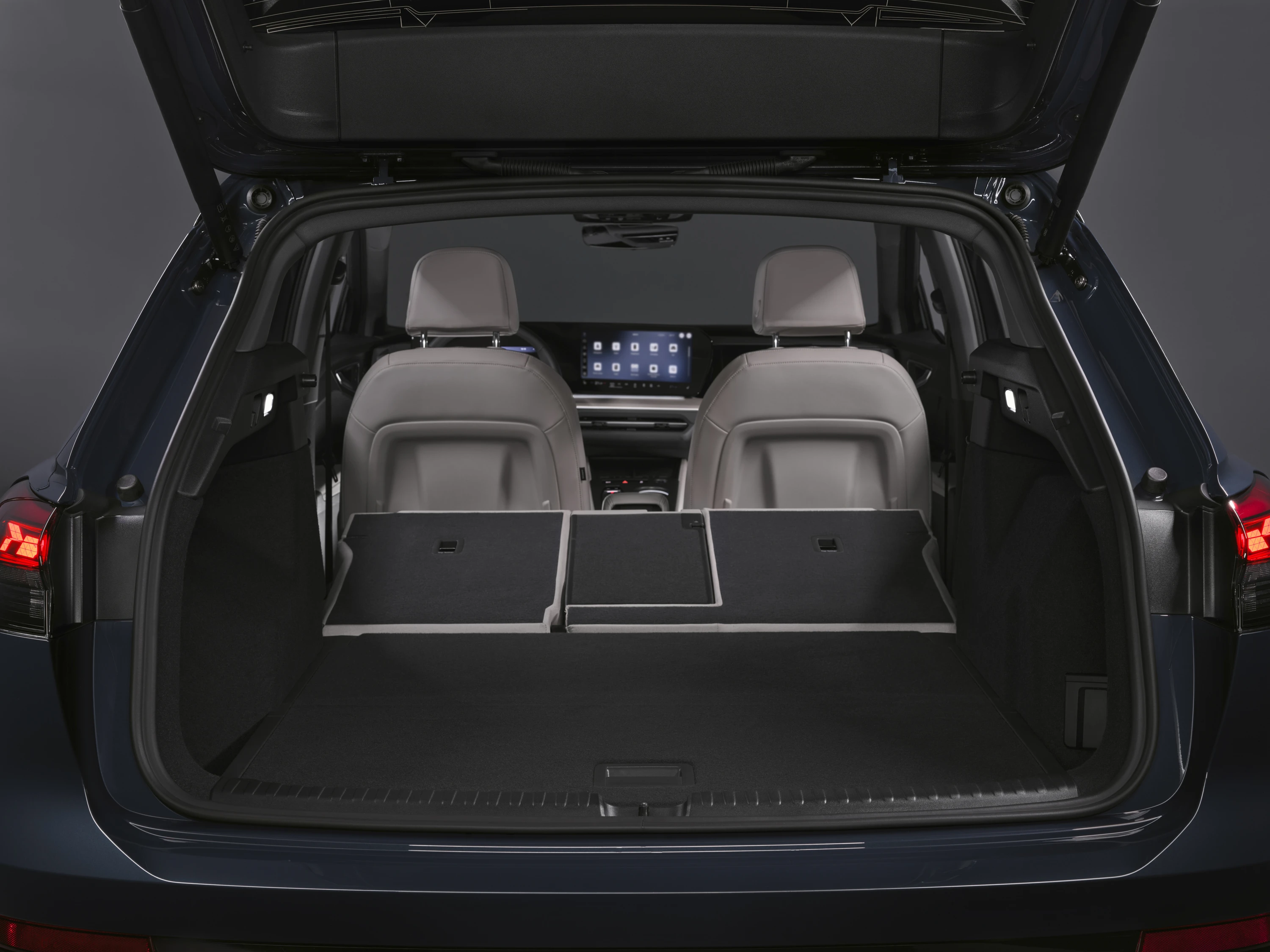 Audi Q4 e-tron quattro performance trunk view