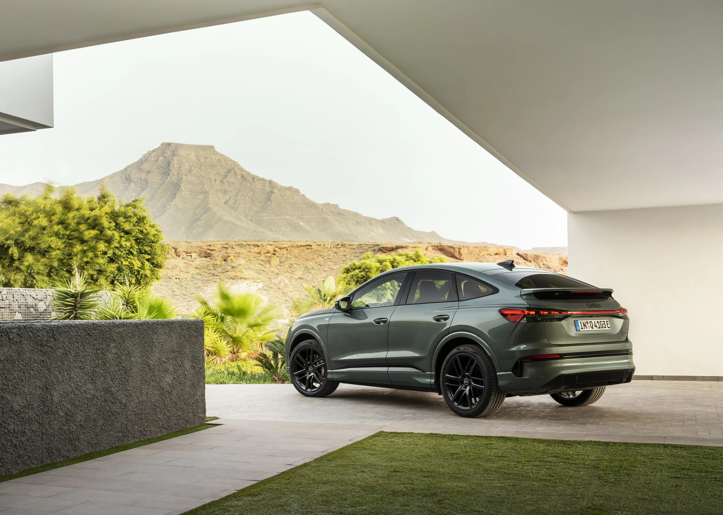 Audi Q4 e-tron Sportback quattro performance exterior view