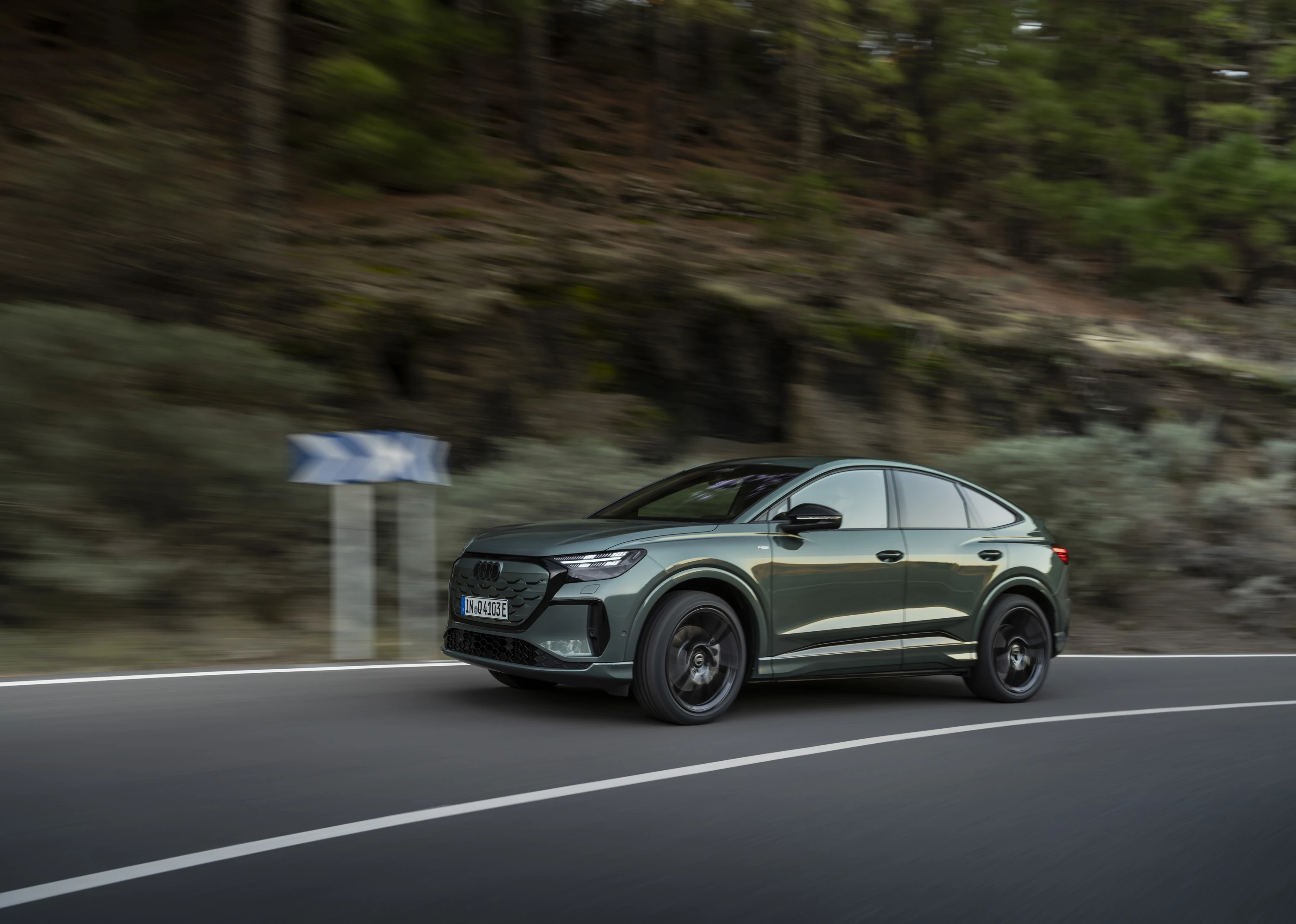 Audi Q4 e-tron Sportback quattro performance dynamic view